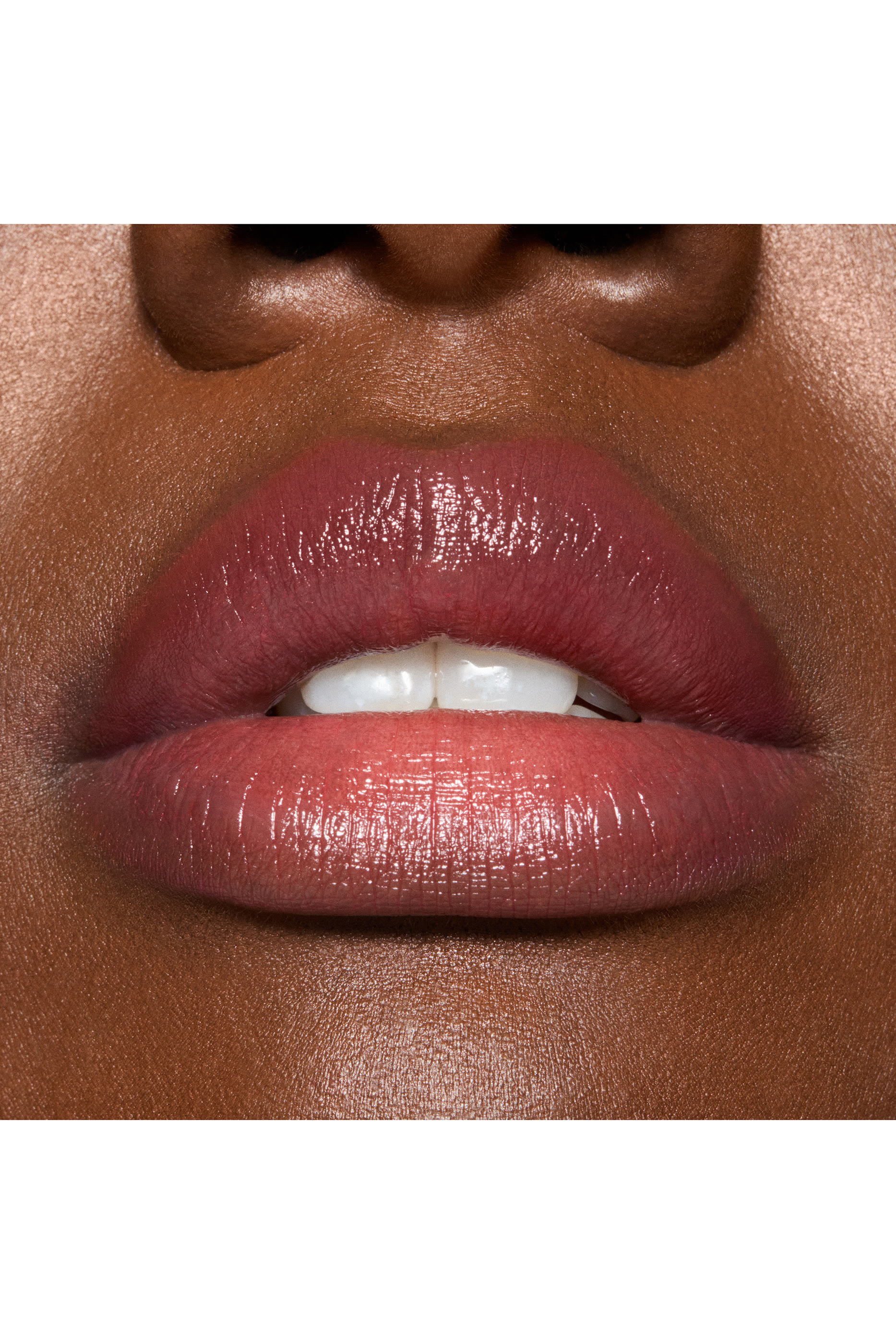 مرطب شفاه جلو بلاي من تشكيلة ميتامورفوزيس