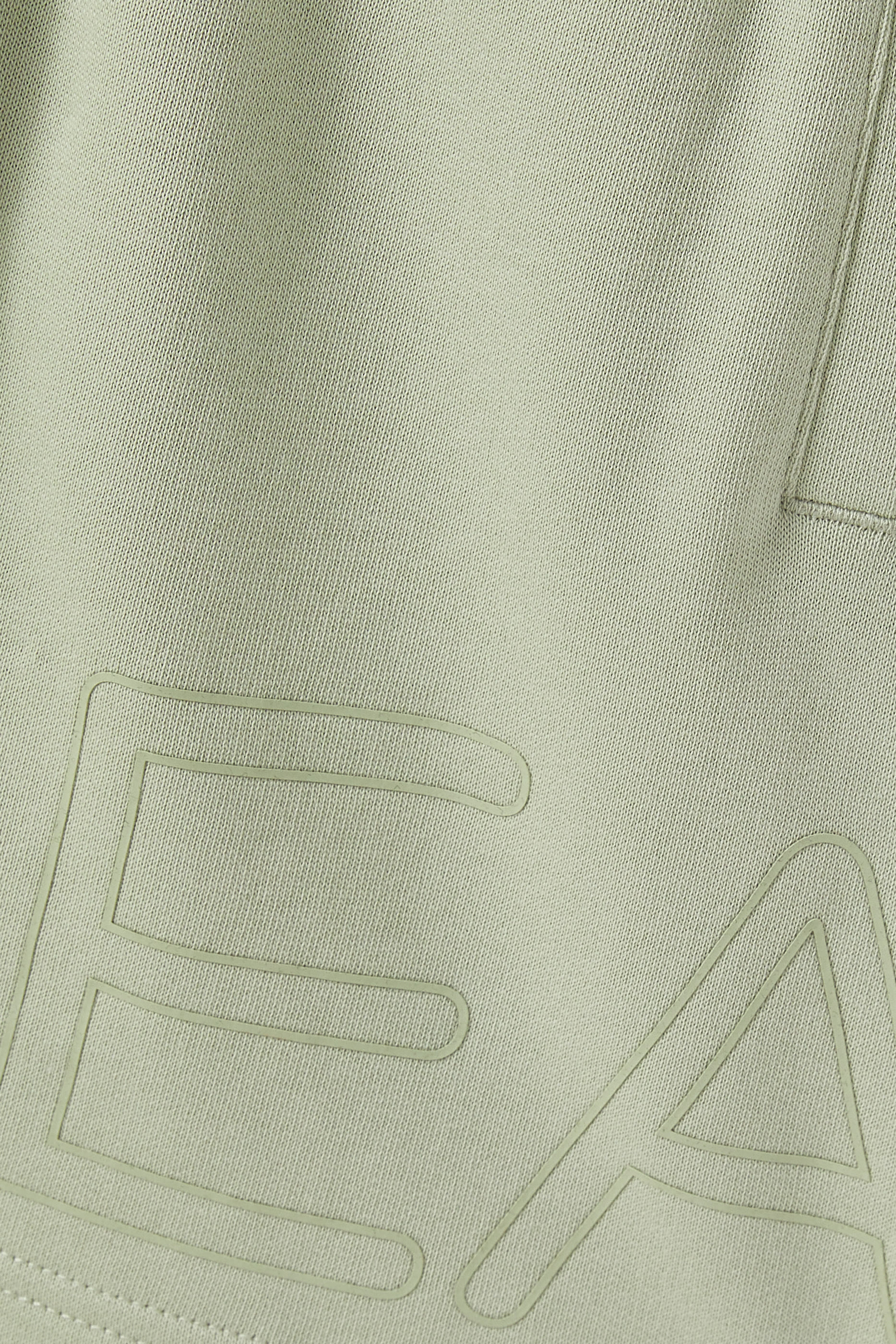 شورت بشعار الماركة للأطفال