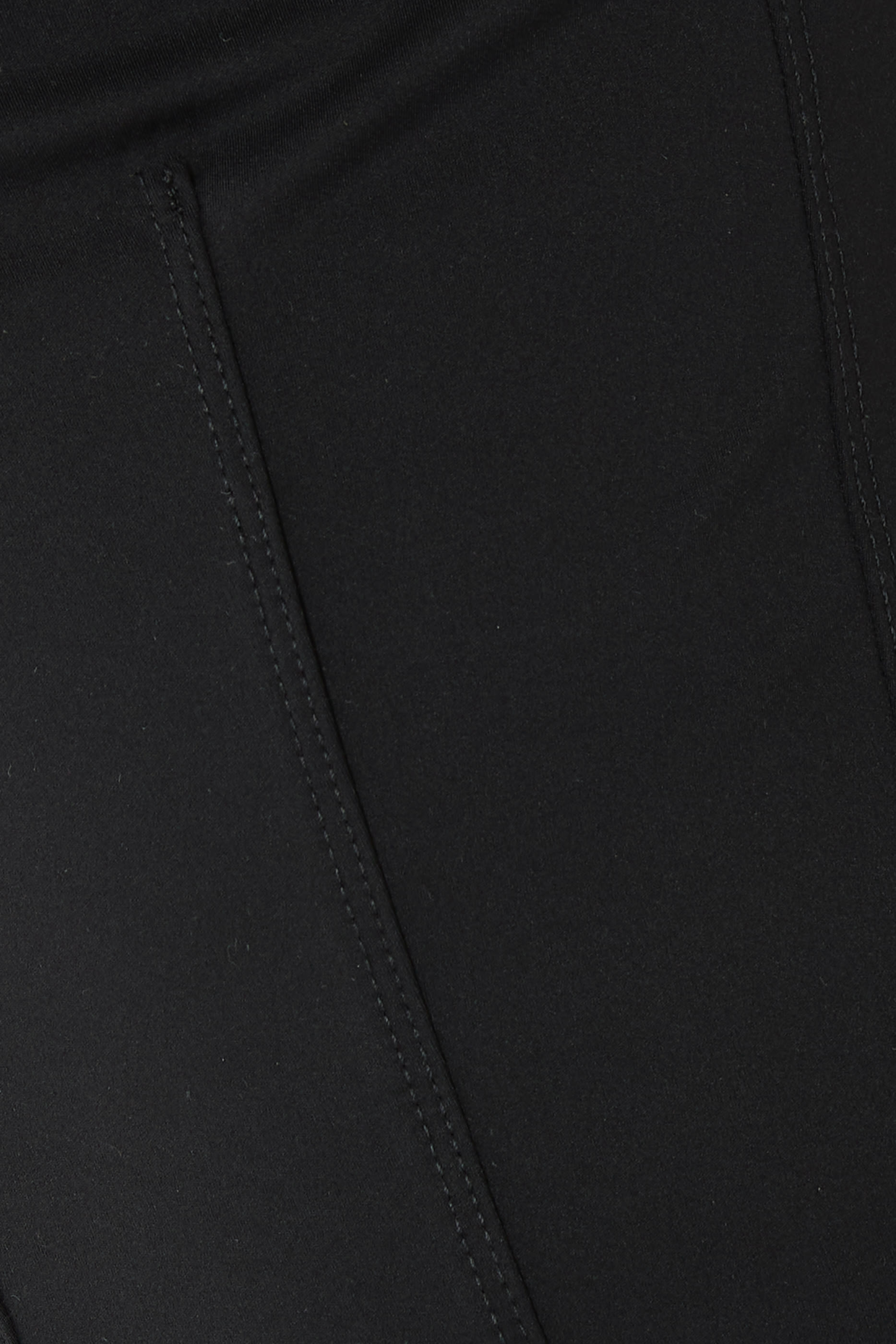 بلوزة خفيفة الوزن بنمط مشد بلا أكمام