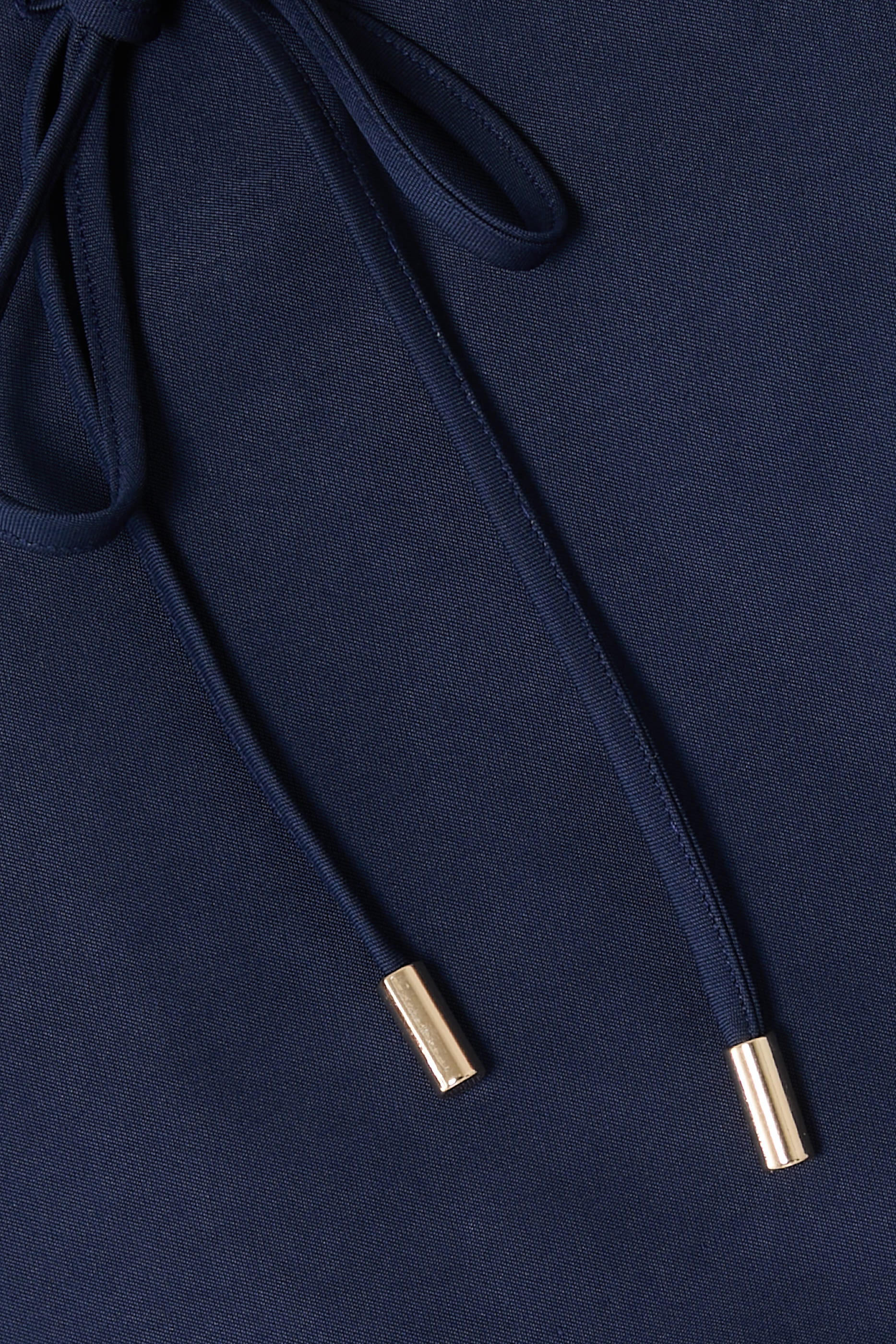 بلوزة كامي أوتيس قصيرة