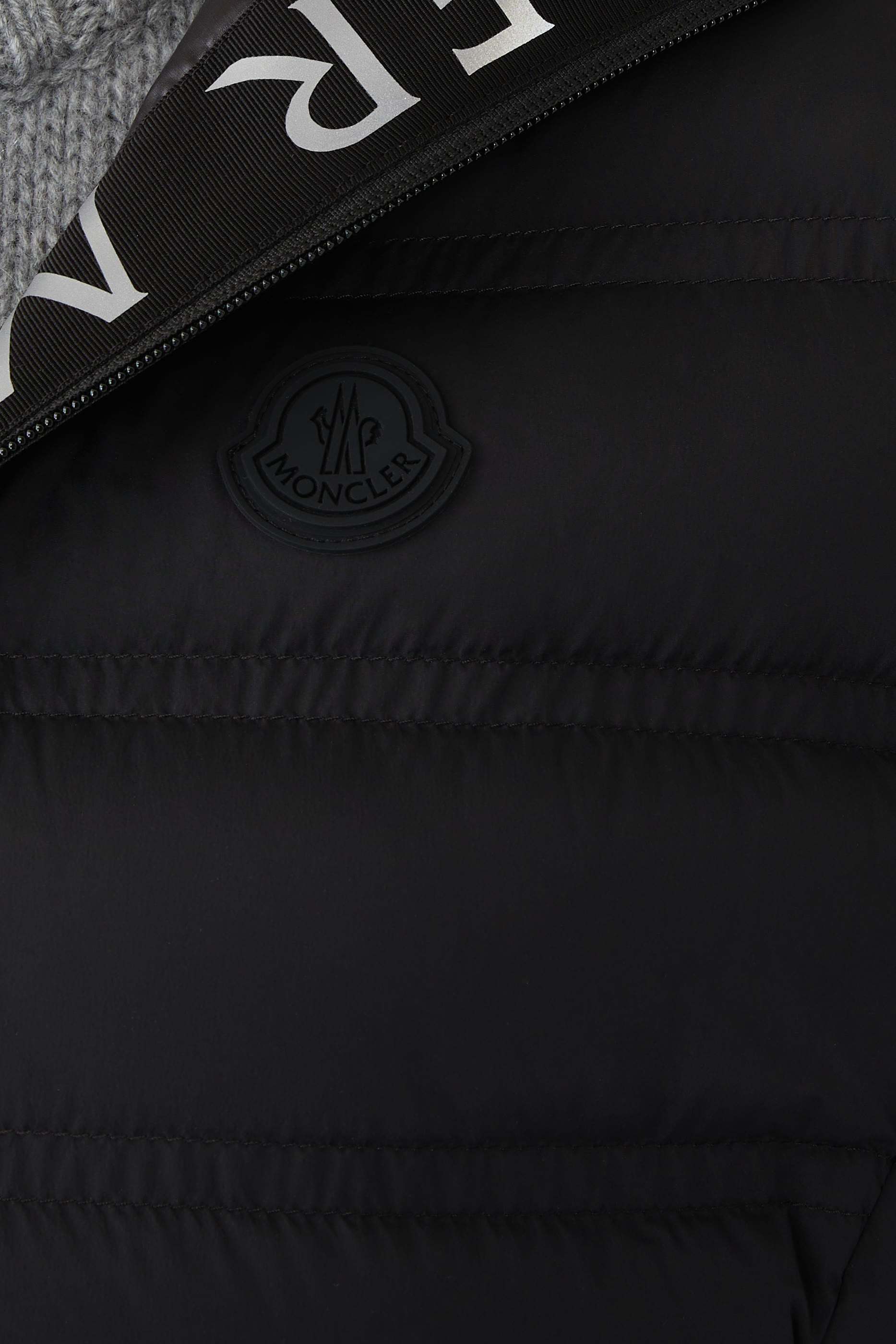 فيست أليتيرس بغطاء رأس مبطن بزغب