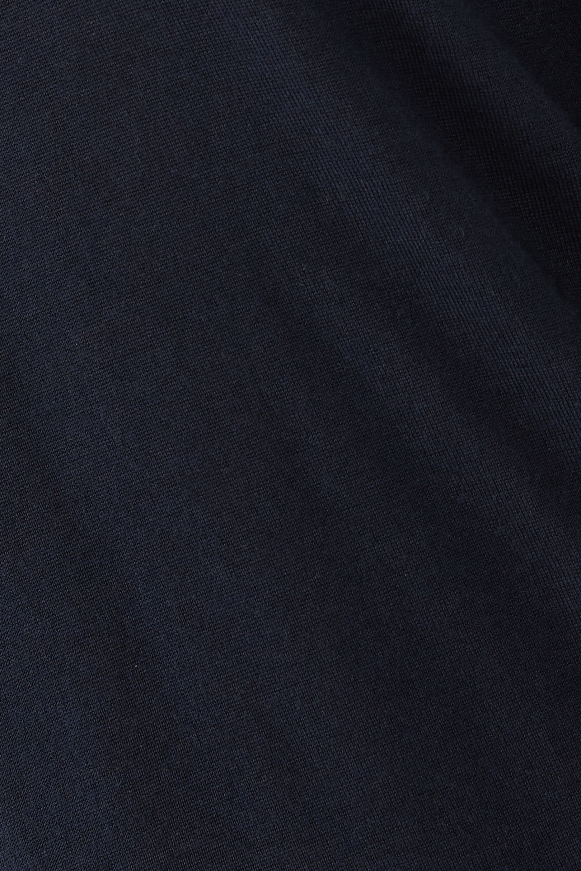 كنزة زانون بياقة ضيقة