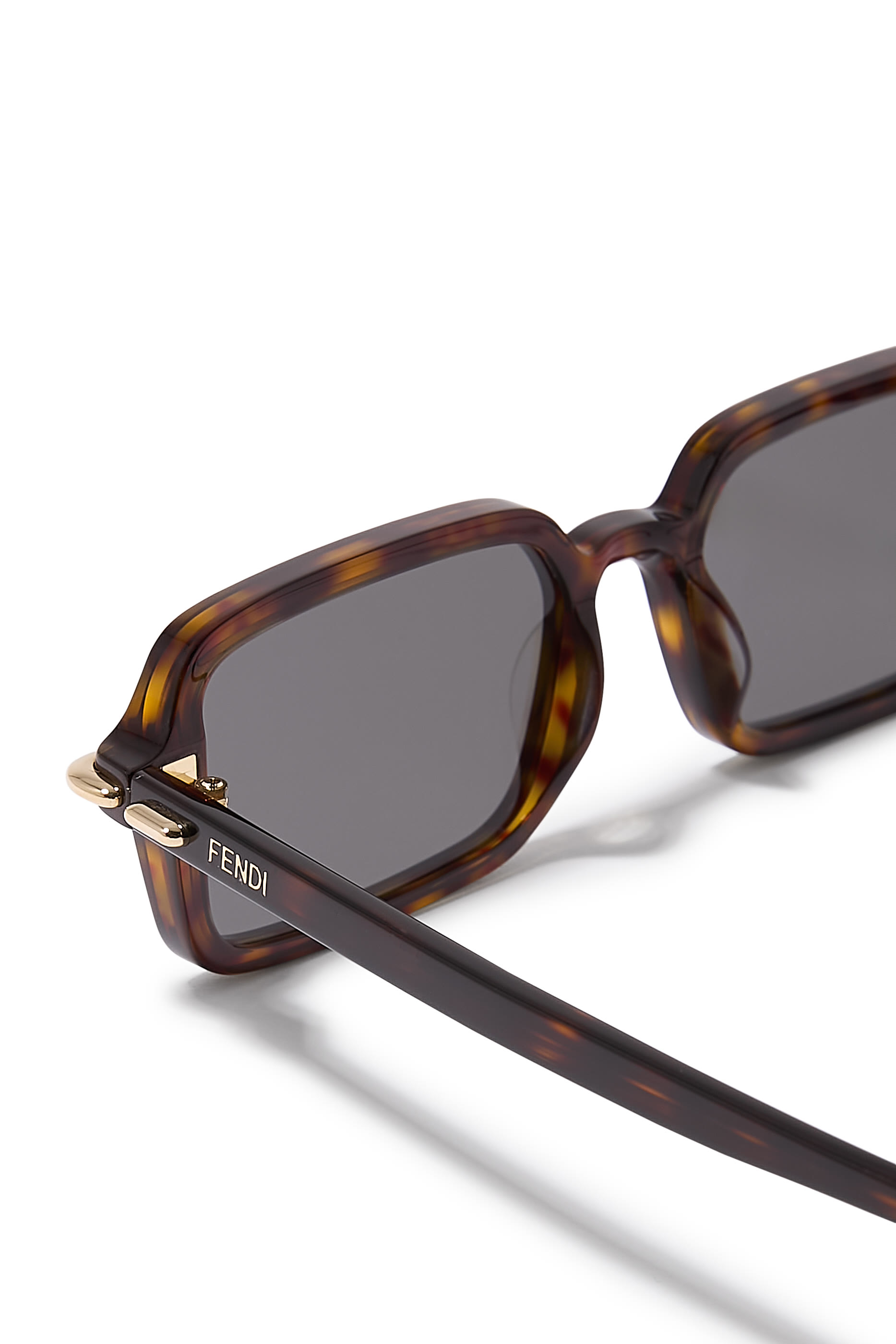 نظارة شمسية ساليريا