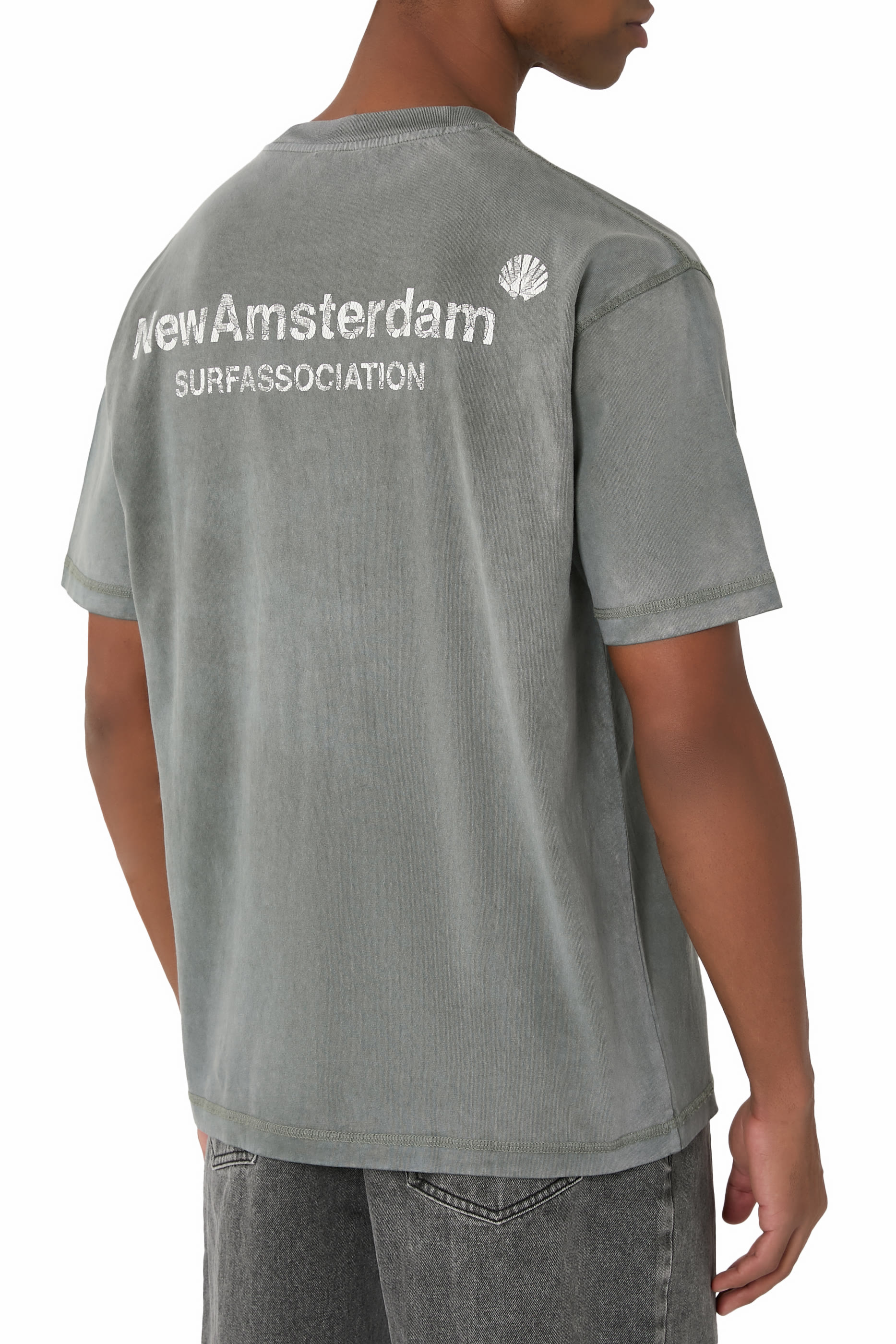 تيشيرت بشعار الماركة ونقشة دانتيل