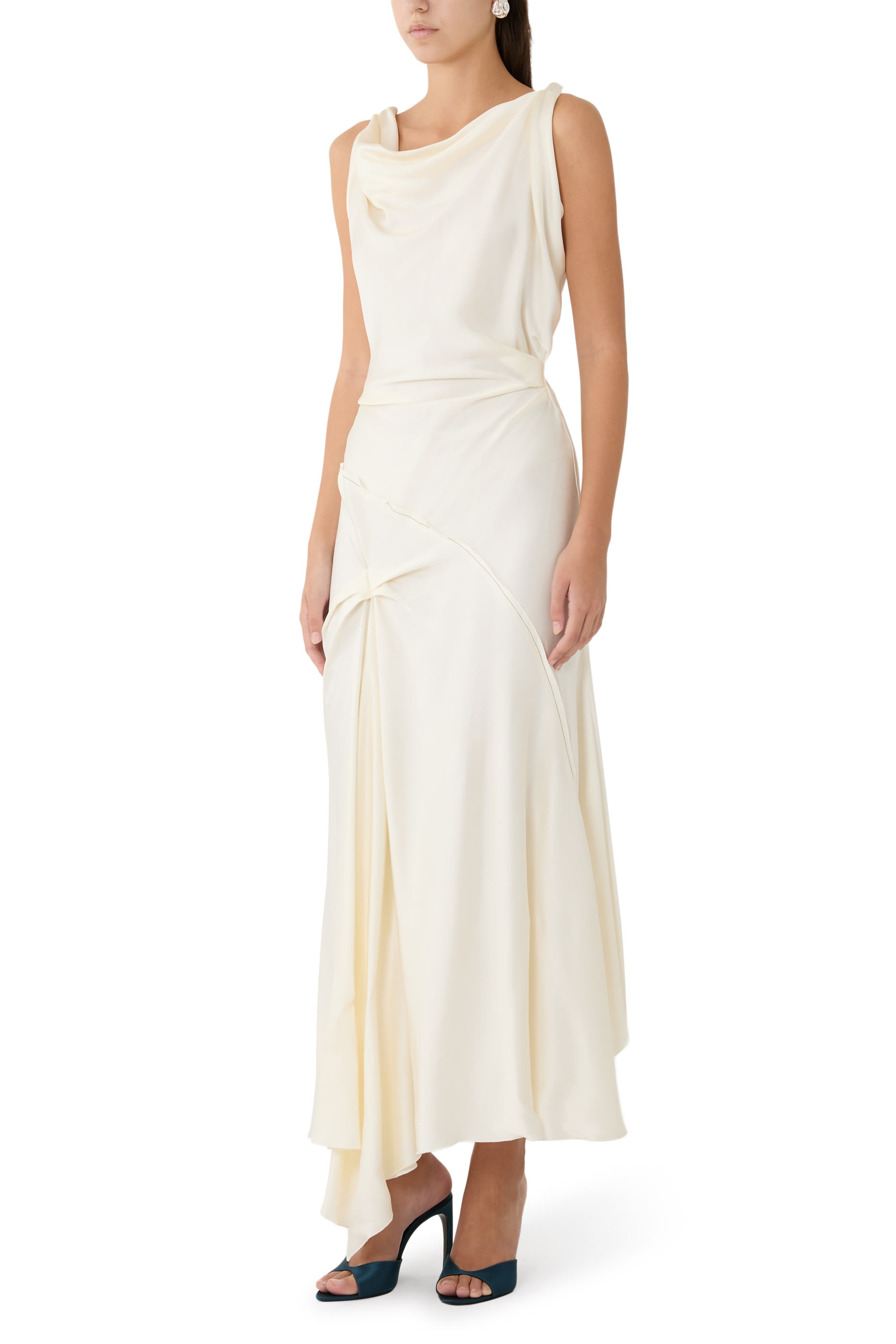 فستان بوسي متوسط الطول