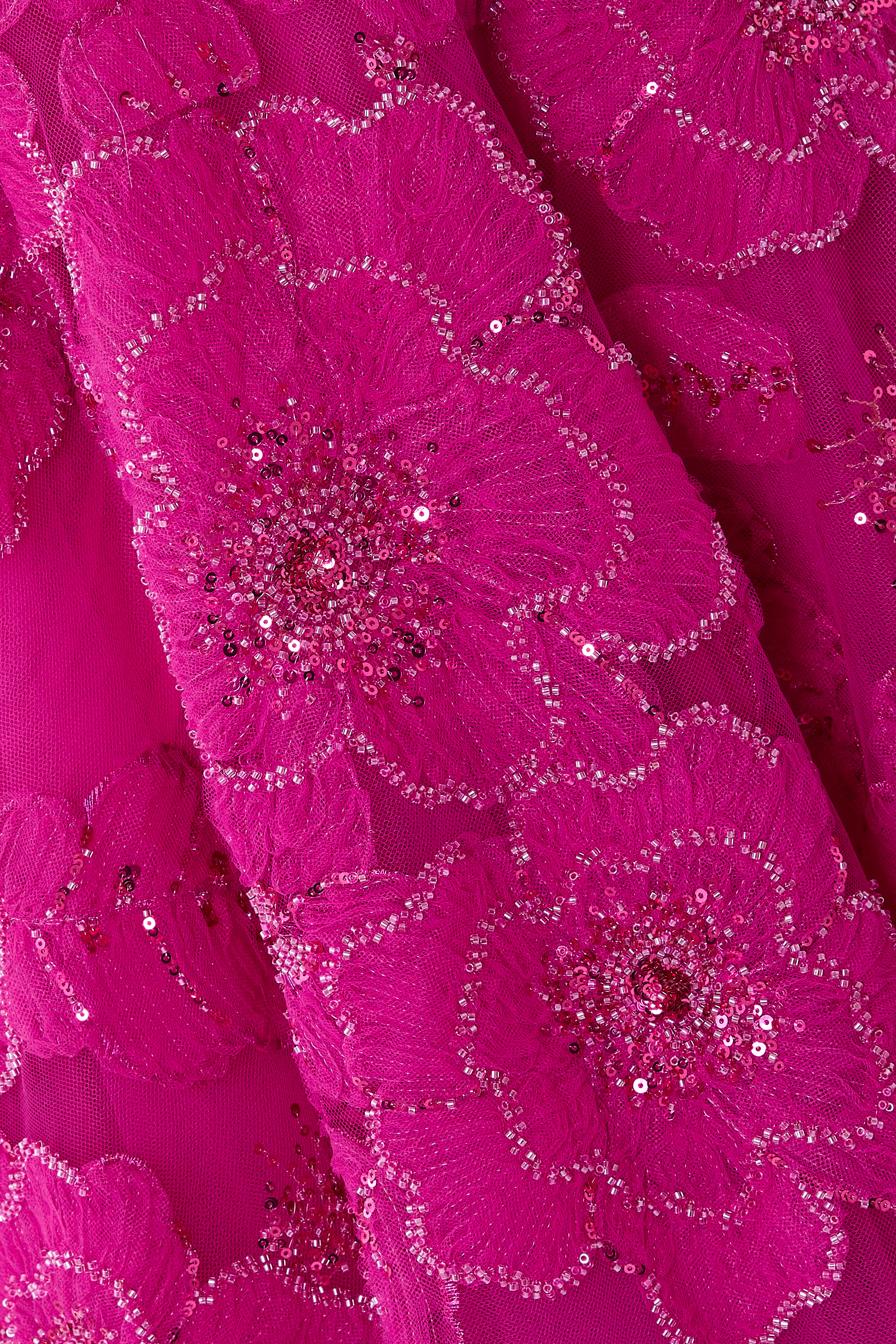 فستان سهرة بياقة مربعة وقصة واسعة نحو الأسفل بزهور