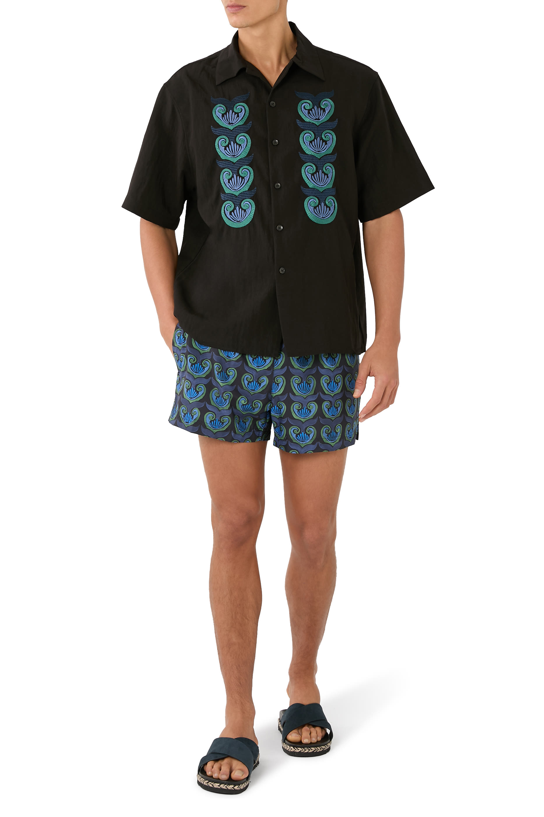 شورت سباحة قصير بطبعة أصداف مطلية