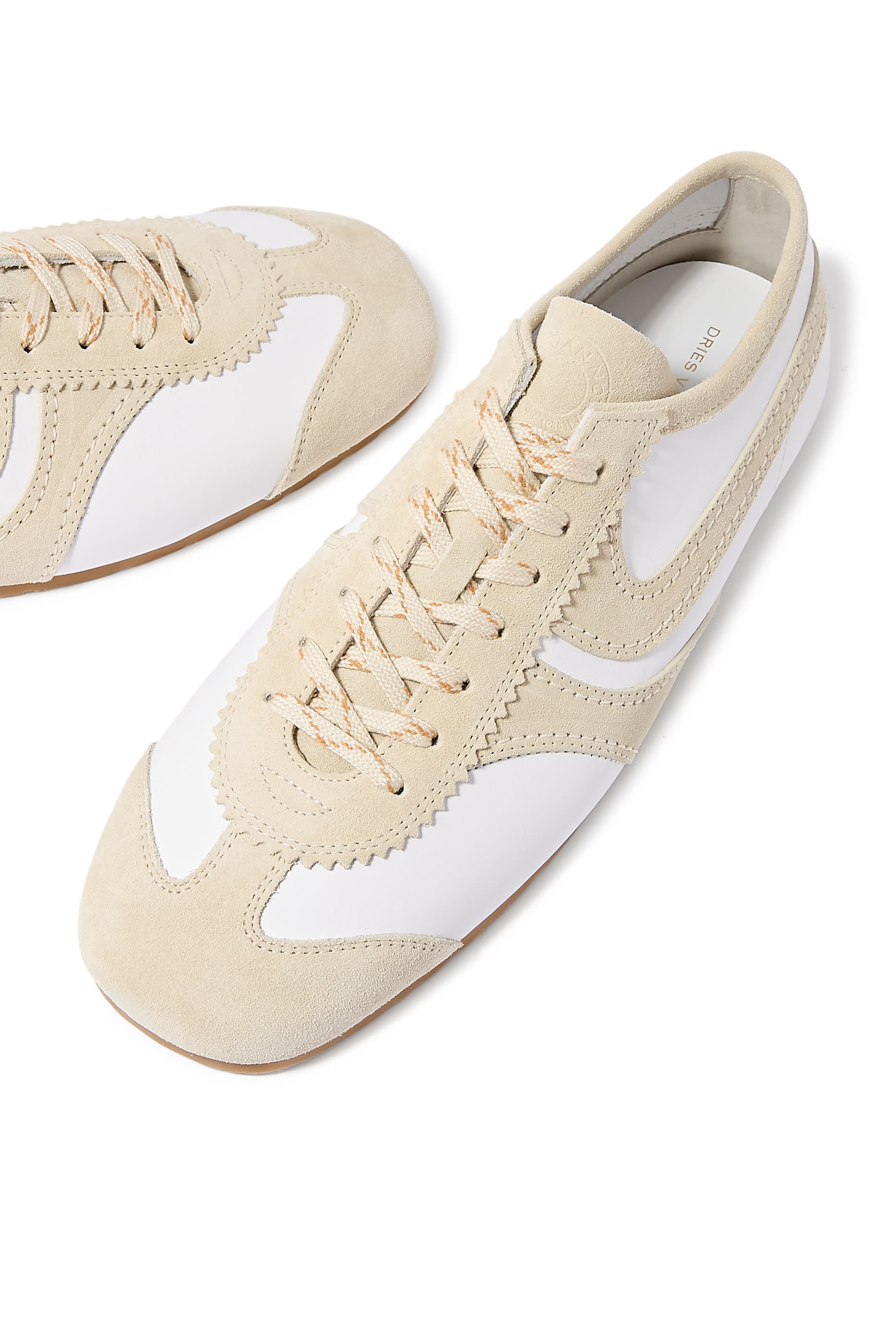 سنيكرز بحافة شمواه