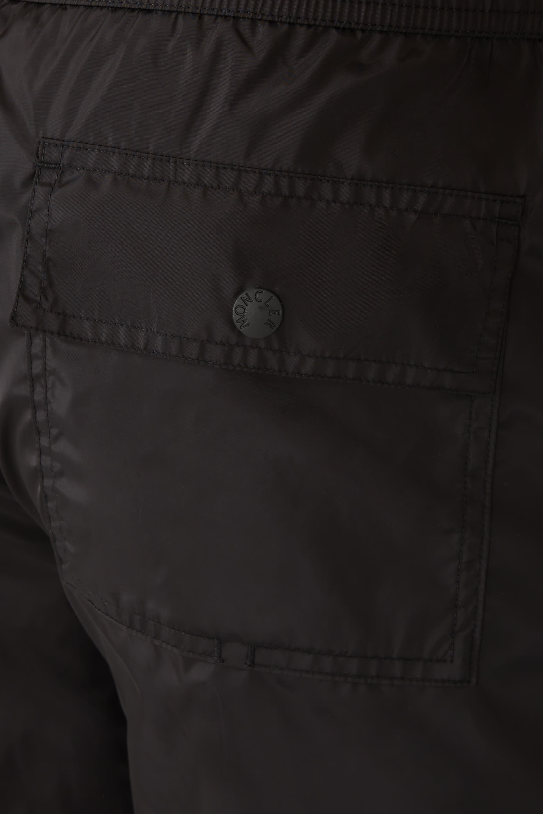 شورت سباحة برقعة شعار الماركة