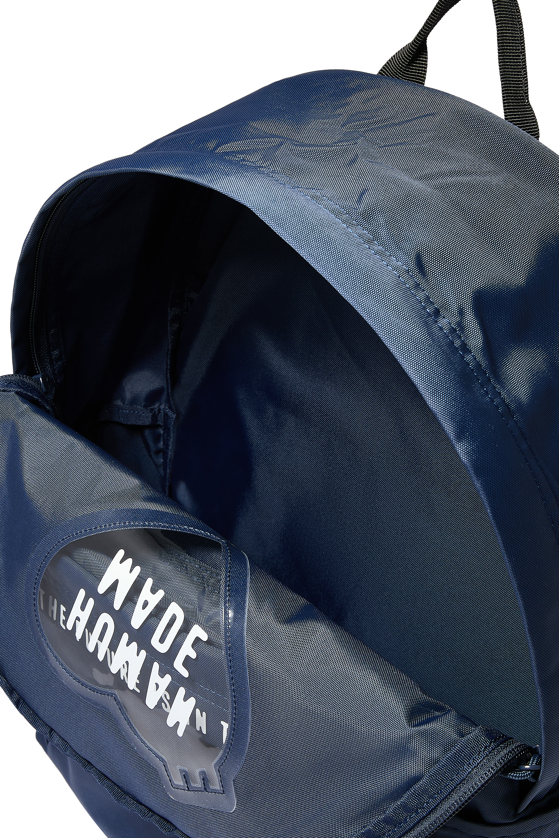 حقيبة ظهر بشعار الماركة