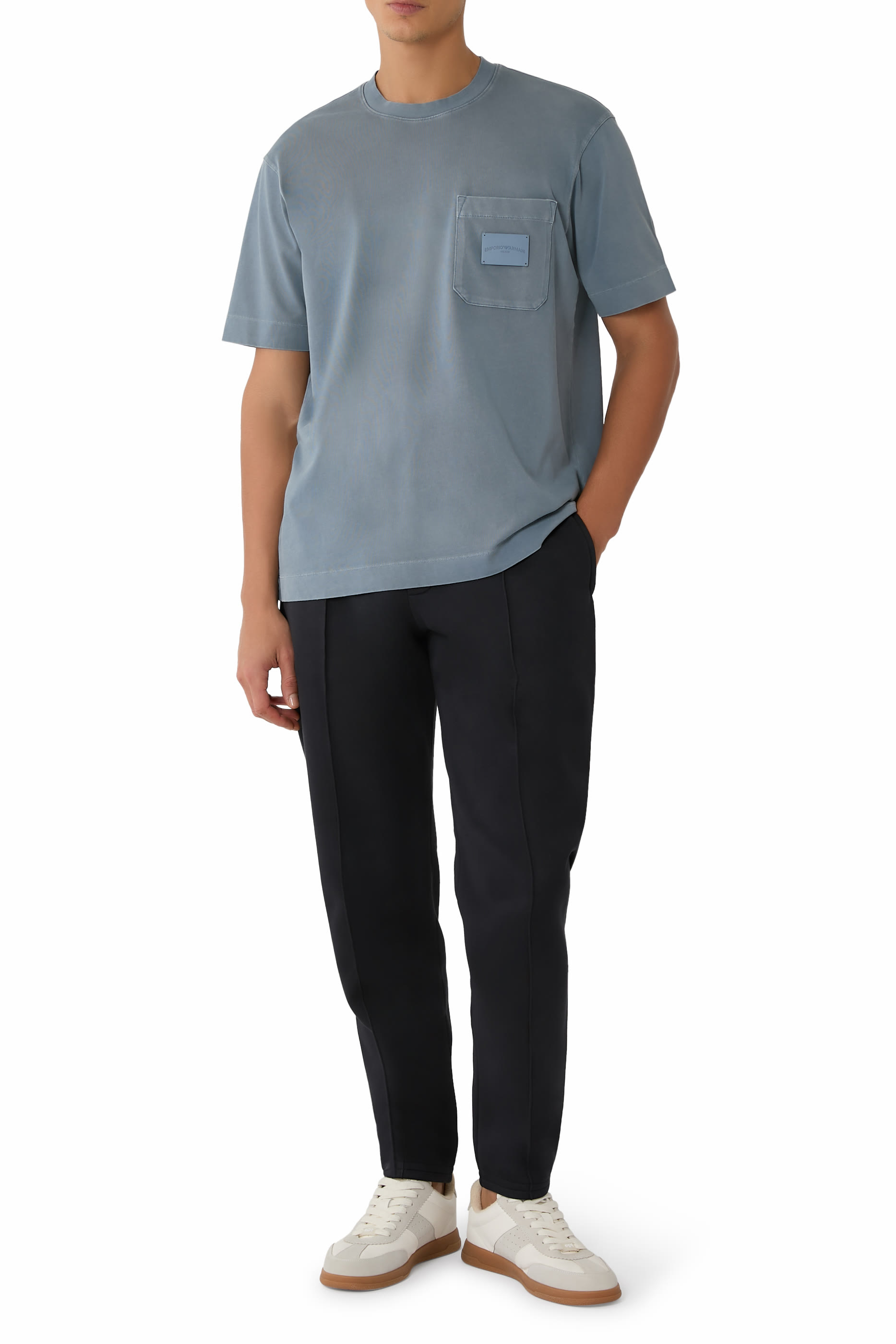 تيشيرت بأكمام قصيرة ورقعة شعار الماركة