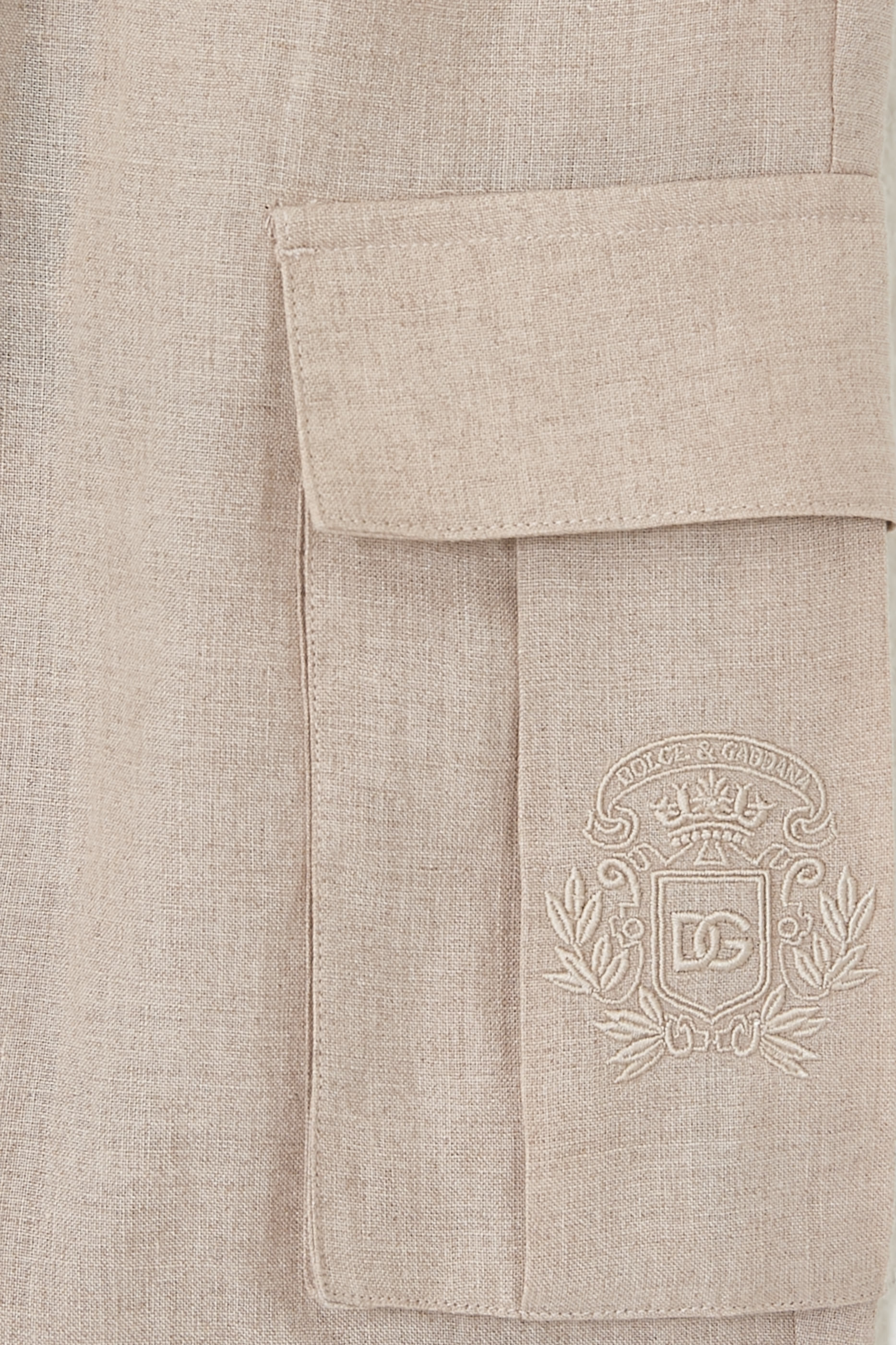 شورت برمودا كتان بتطريز شعار الماركة للأطفال