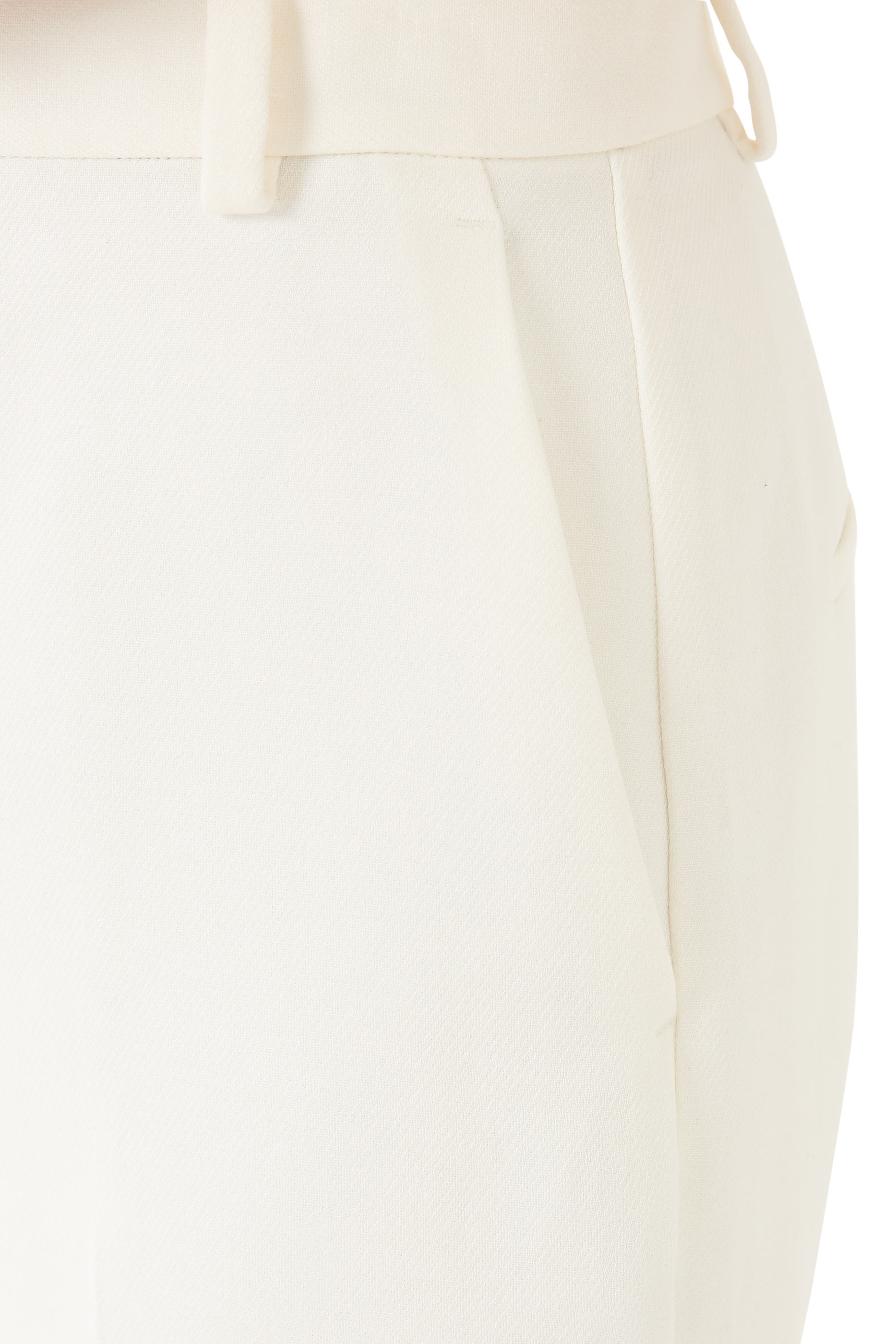 بنطال بقصة ساق واسعة وخصر متوسط الارتفاع