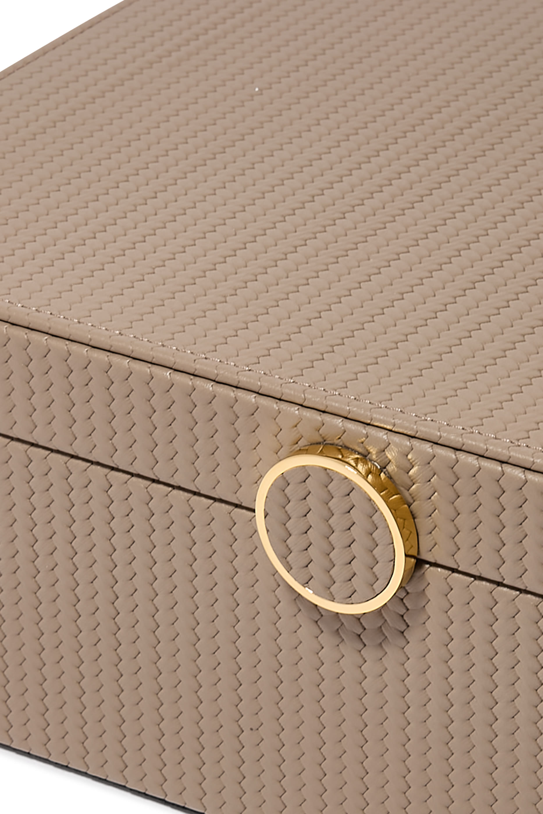 صندوق برستيج متوسط بتصميم مستطيل