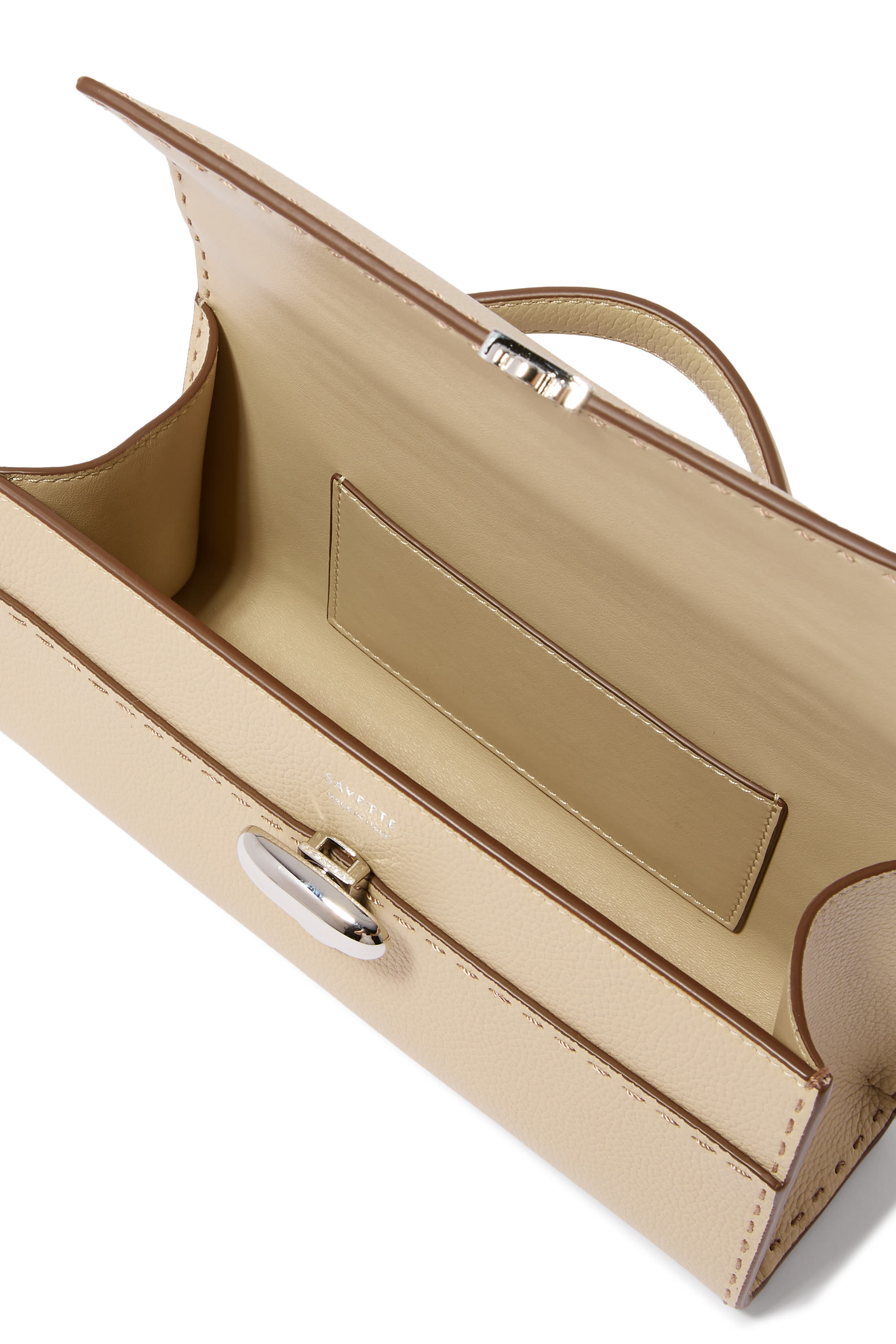 حقيبة بوشيت سيميتري بحياكة يدوية جلد عجل بارز الملمس