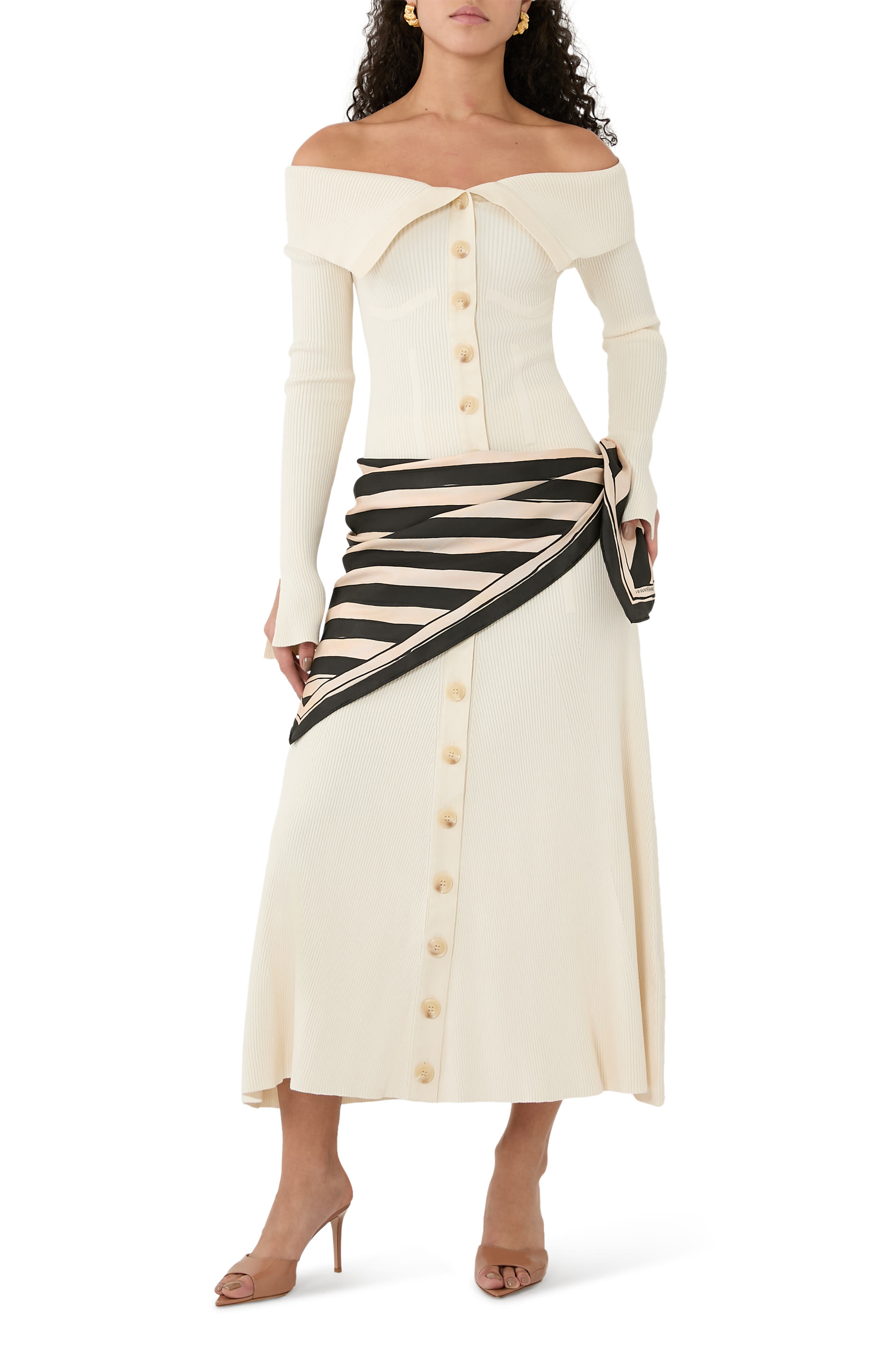 وشاح بتصميم مربع وطبعات حرير