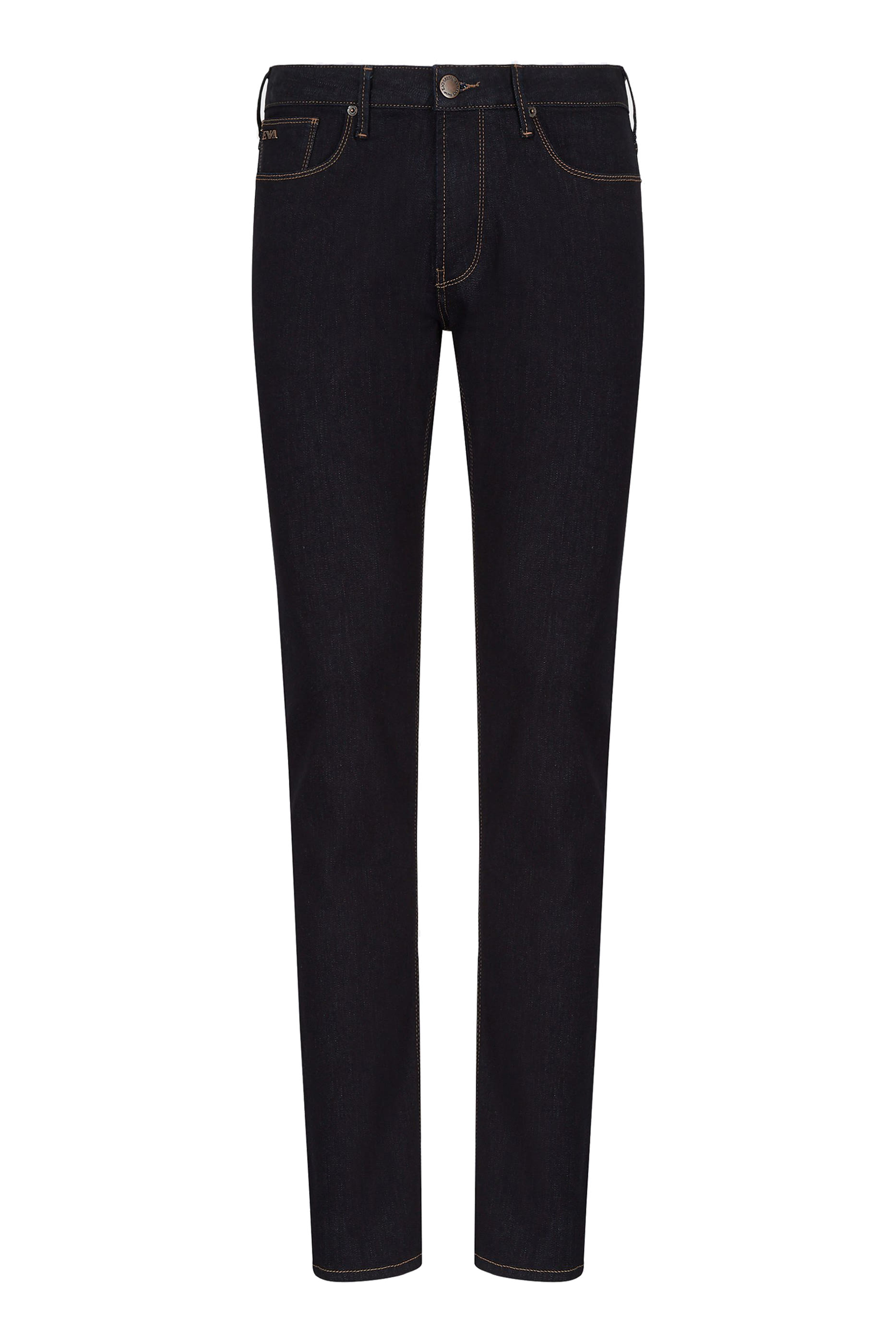 بنطال جينز بقصة ضيقة