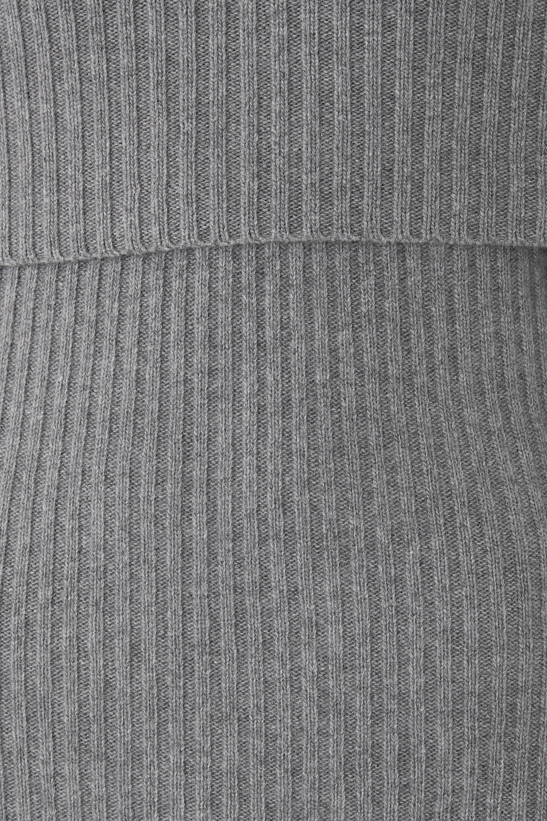 فستان بأكتاف مكشوفة قماش مضلع