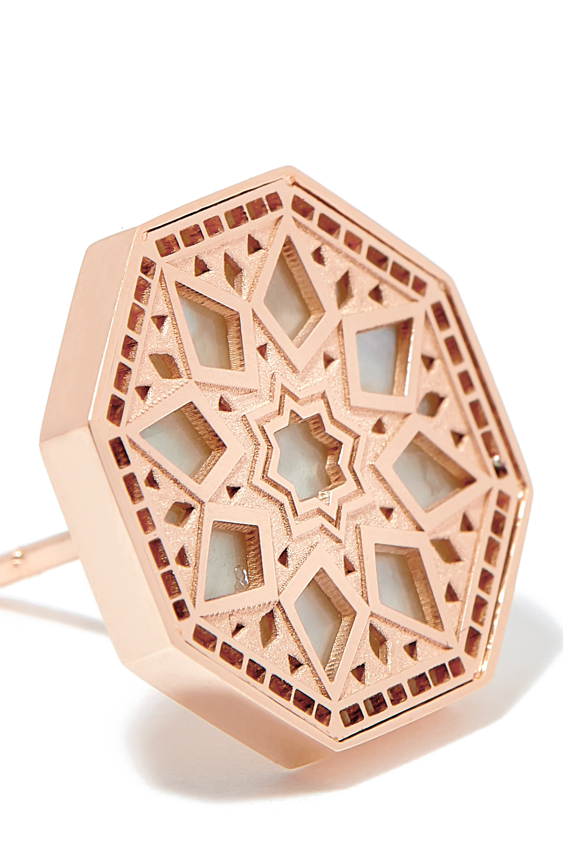 أقراط صغيرة كلاسيك تراث مرصعة بعرق اللؤلؤ، ذهب وردي عيار 18