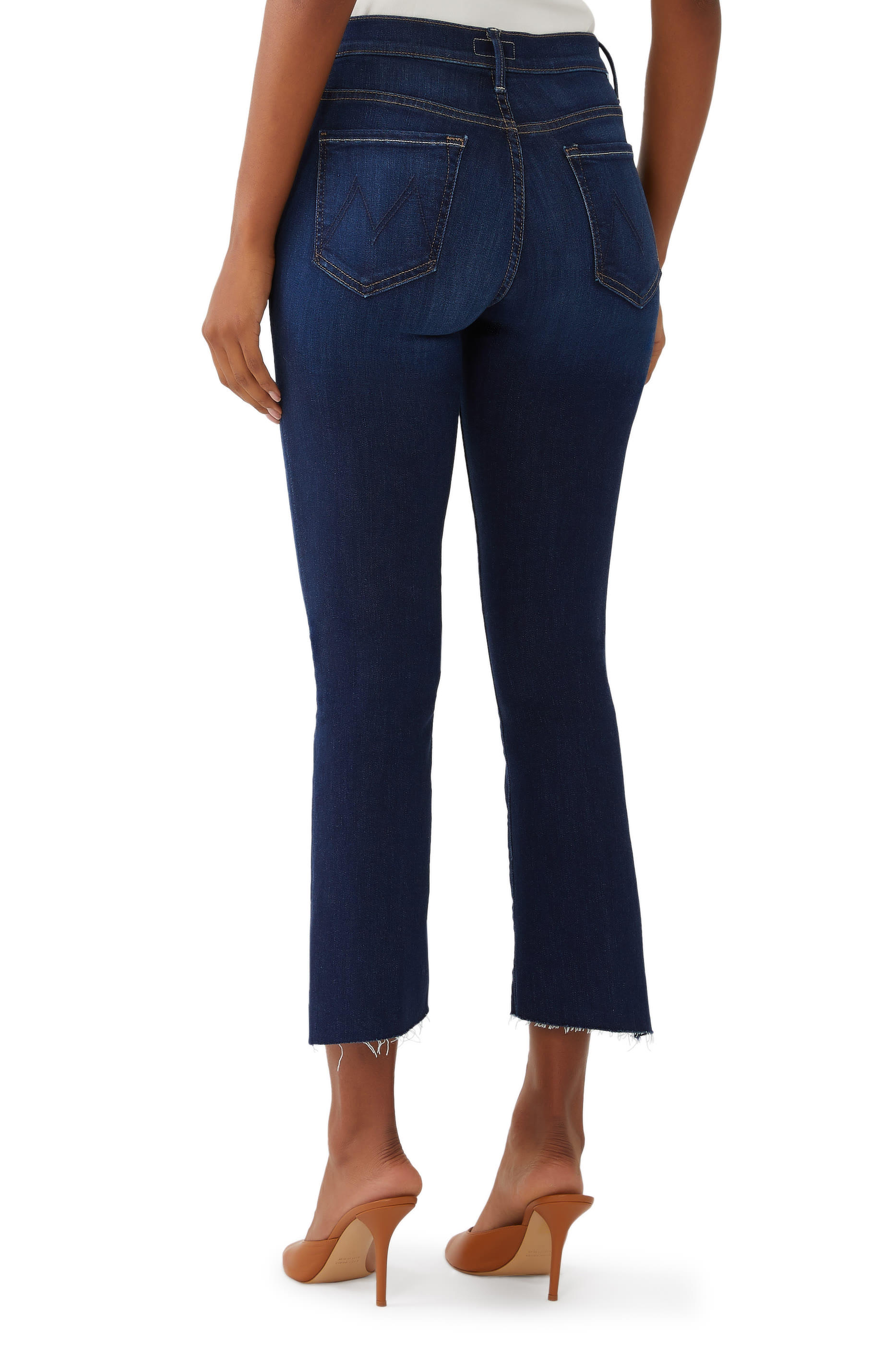 بنطال جينز انسايد قصير بحواف منسلة