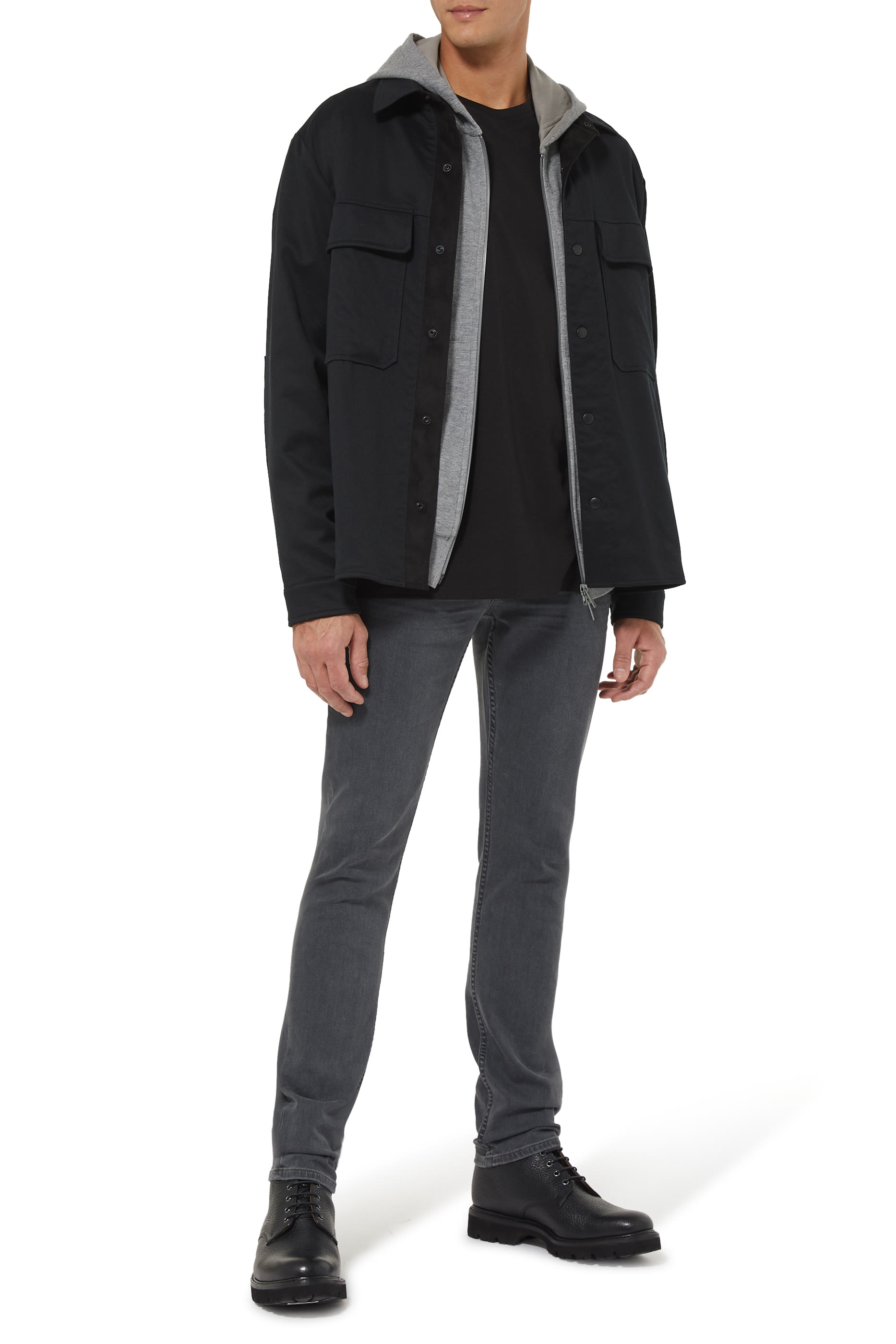 تي شيرت بفتحة رقبة مستديرة