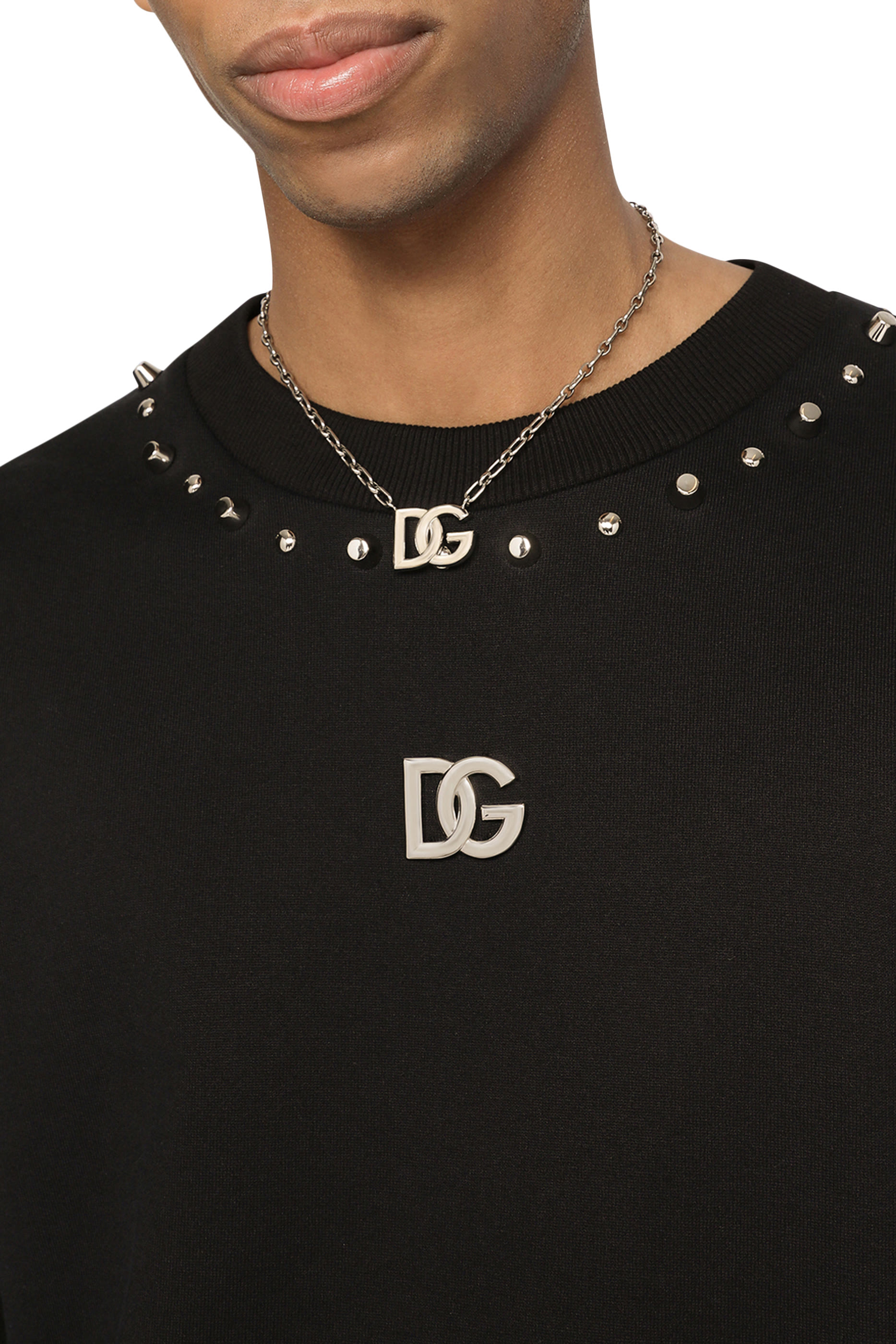 قلادة بشعار الماركة بتصميم متداخل