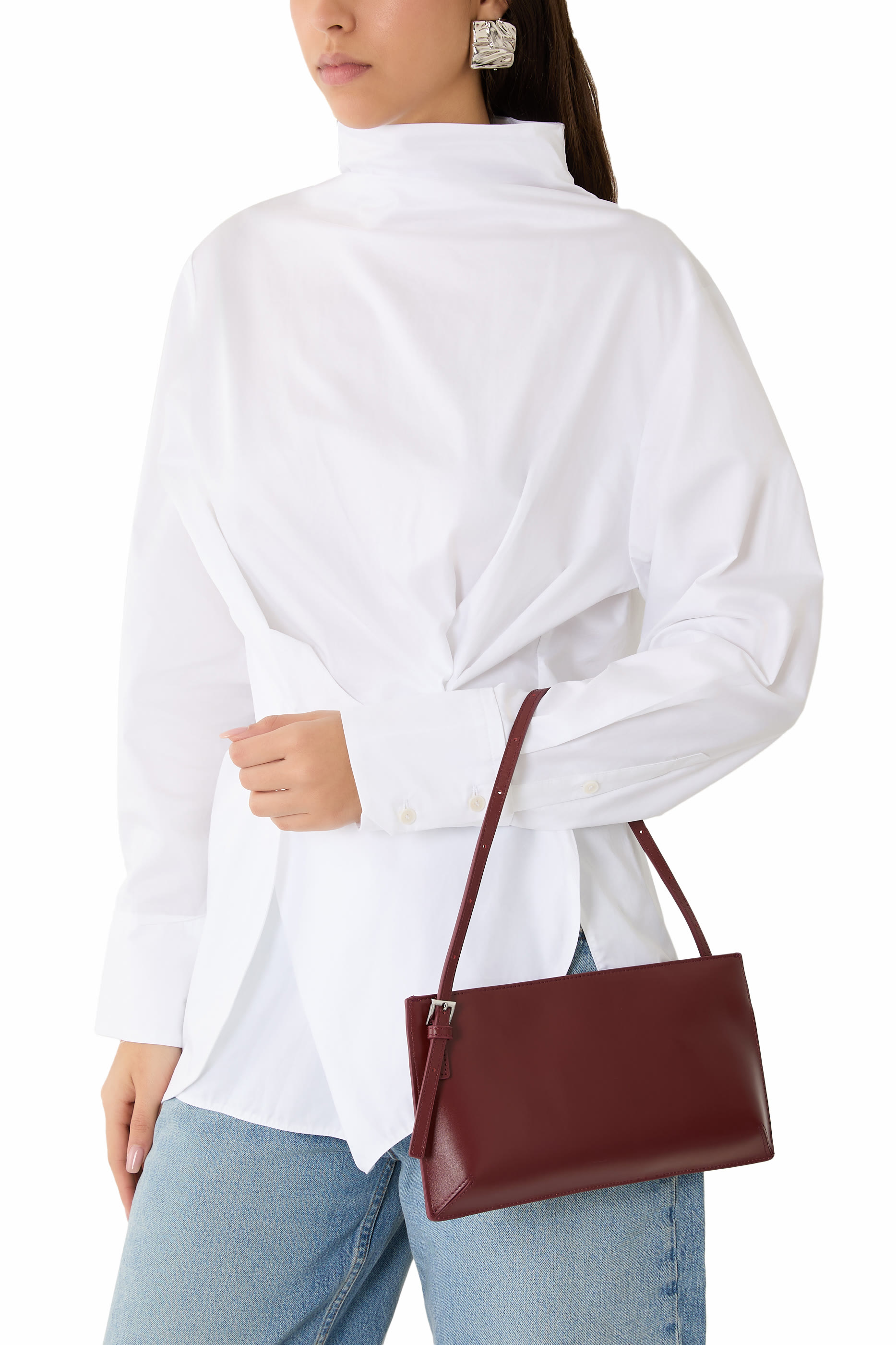 حقيبة بتصميم مستوحى من التسعينات وحزام