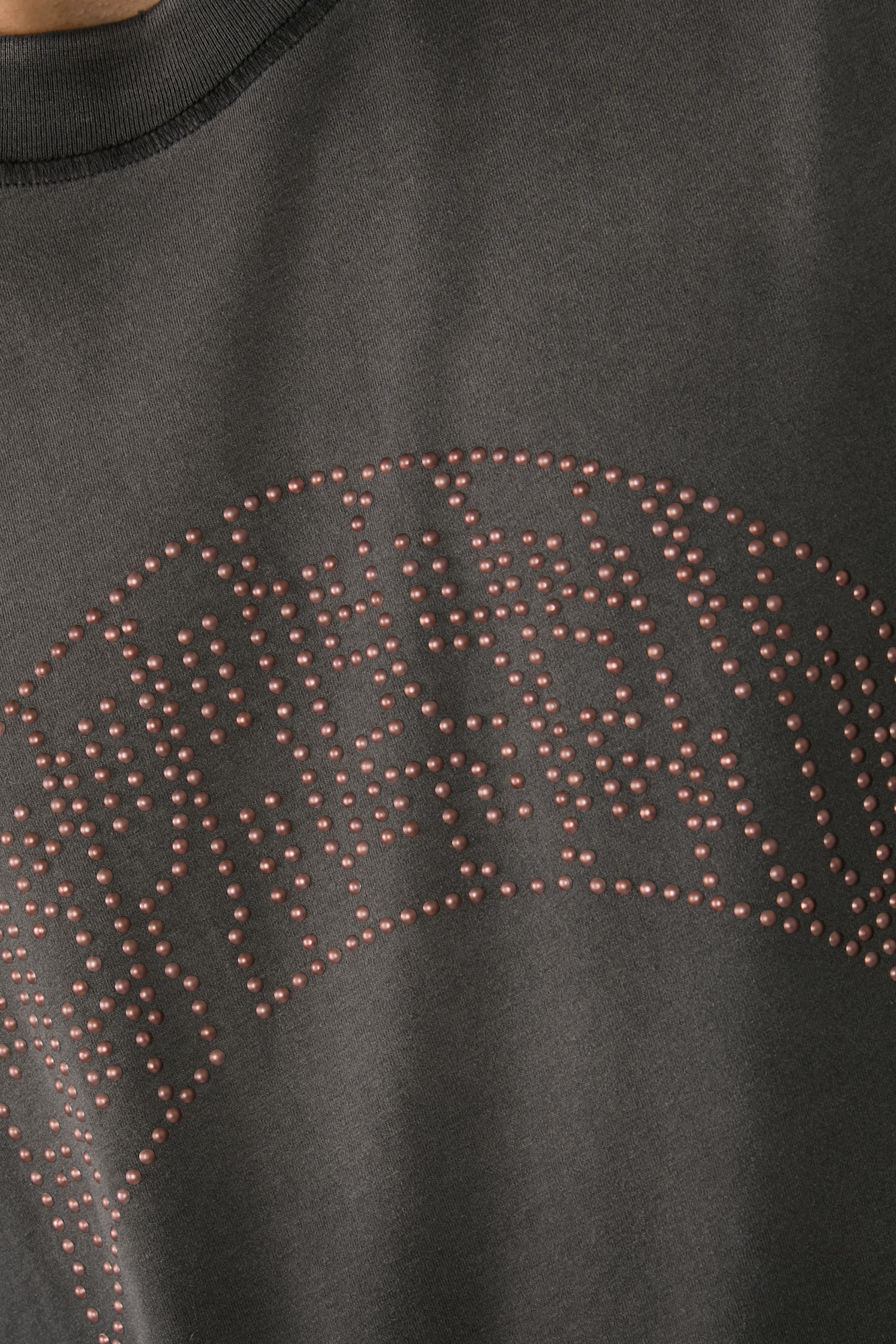 تيشيرت مطرز