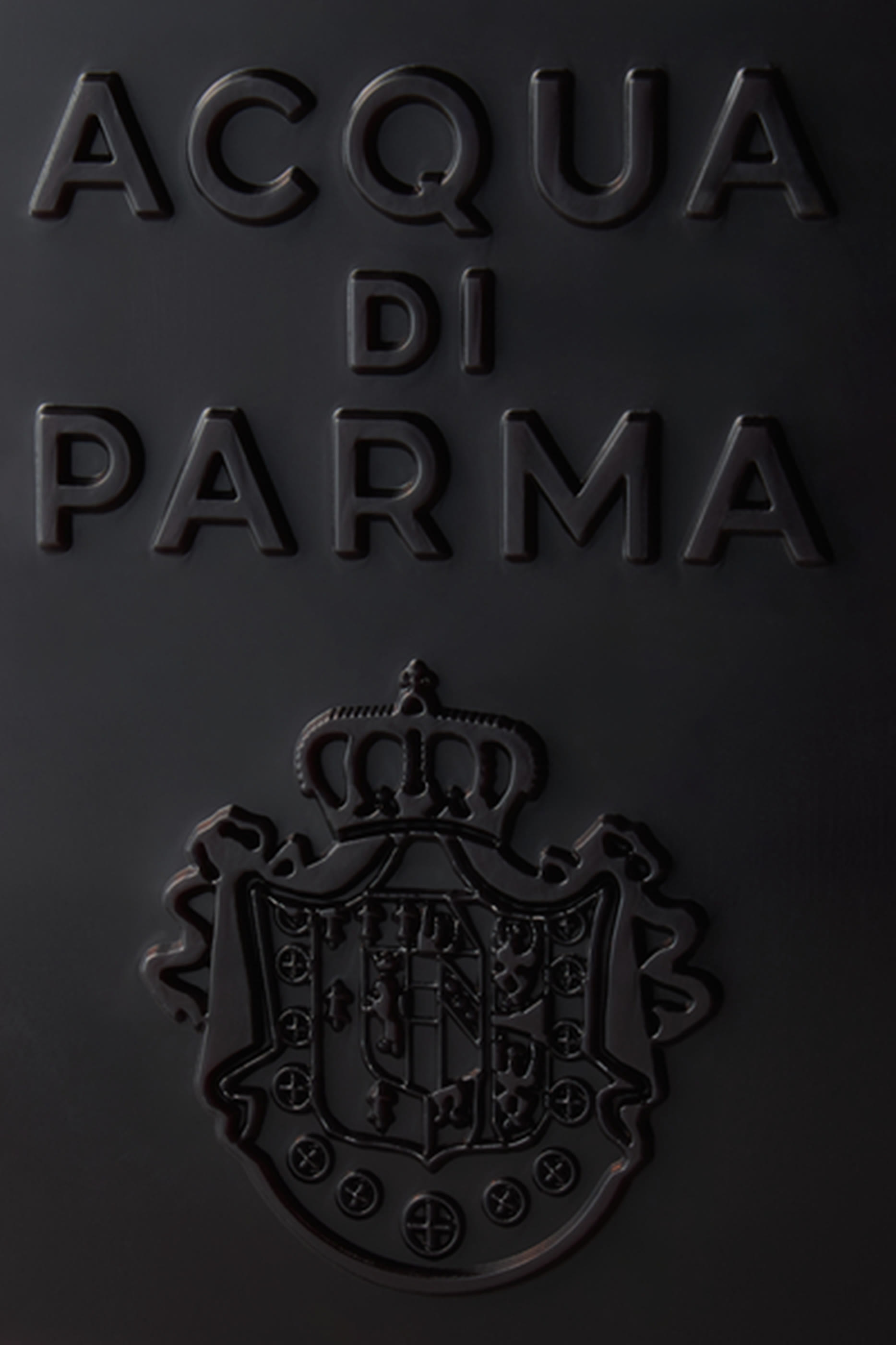 شمعة عنبر سوداء