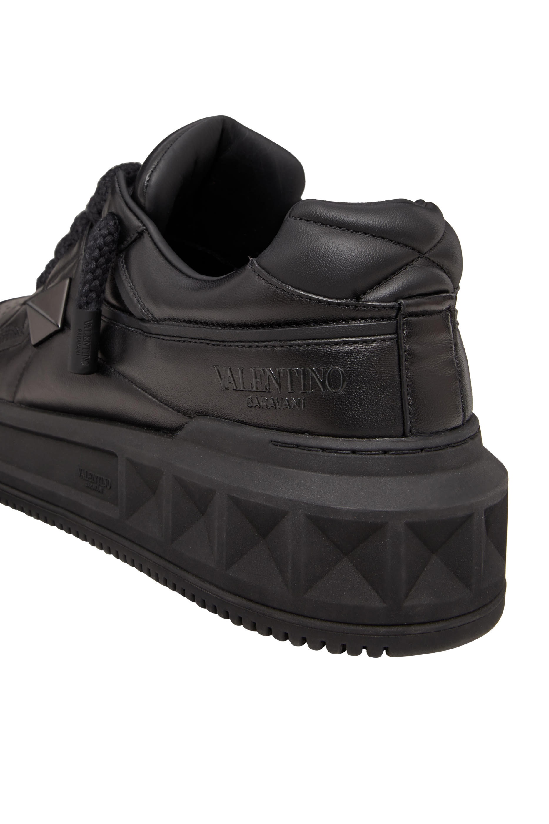 سنيكرز فالنتينو جارافاني بحلية