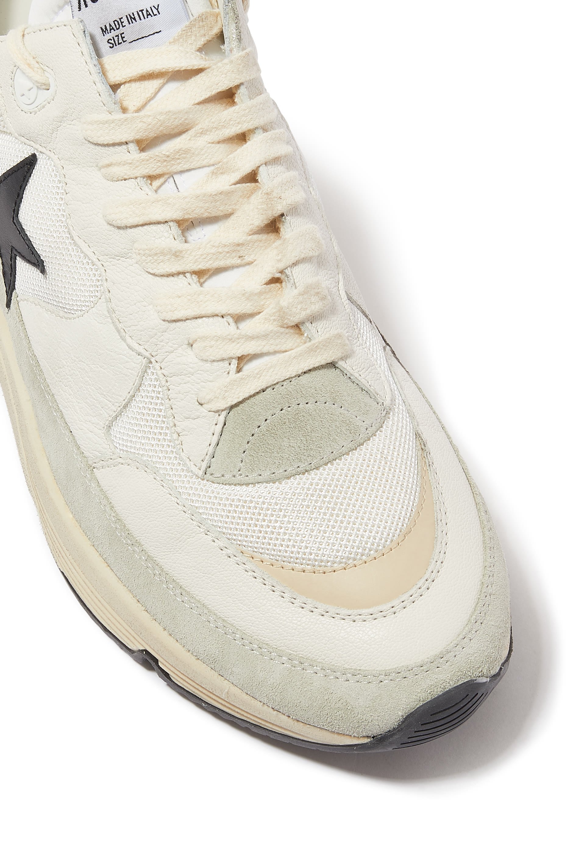 سنيكرز شمواه بنجمة وتفاصيل ممزقة