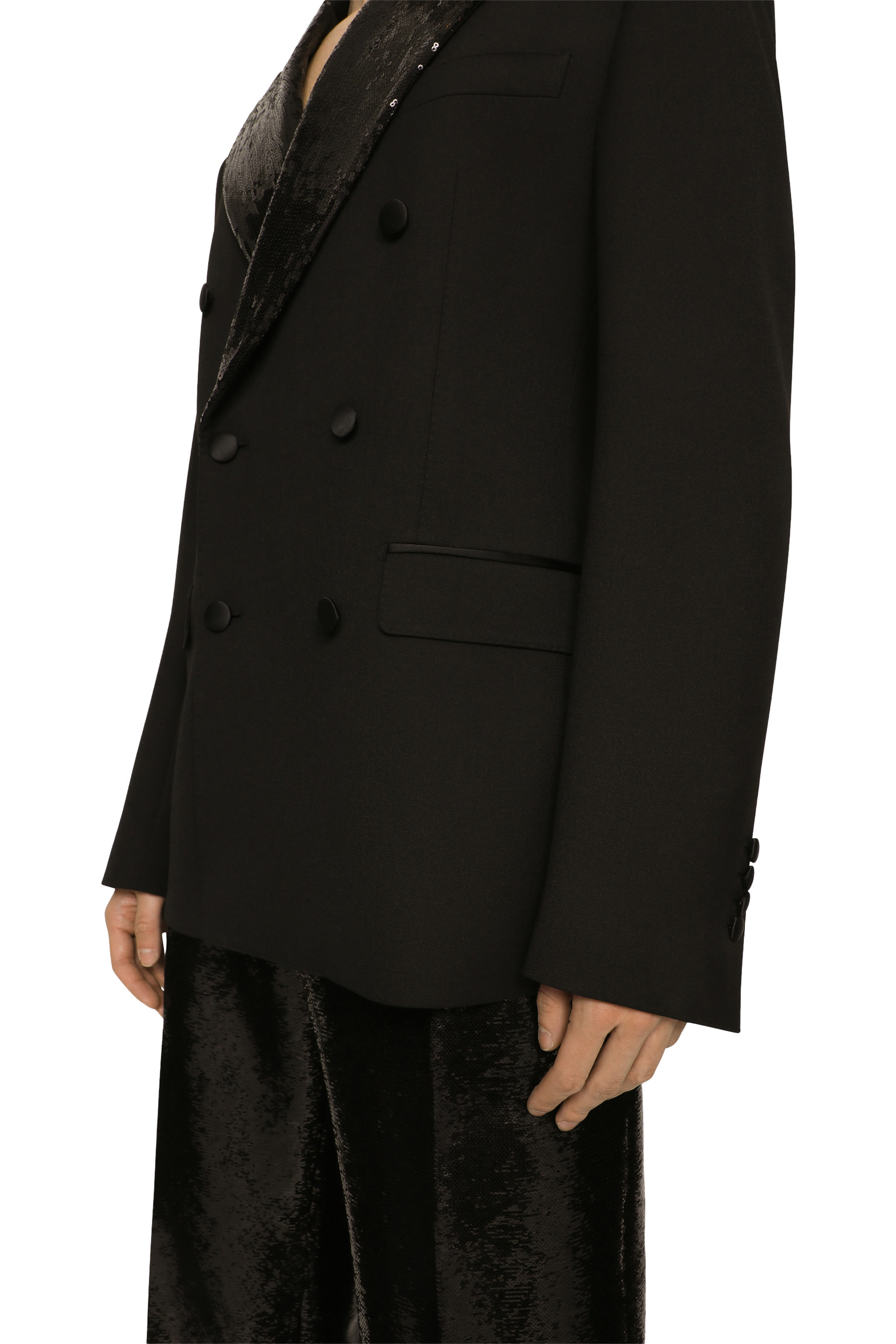 جاكيت توكسيدو بقصة سيسيليا وصفي أزرار صوف