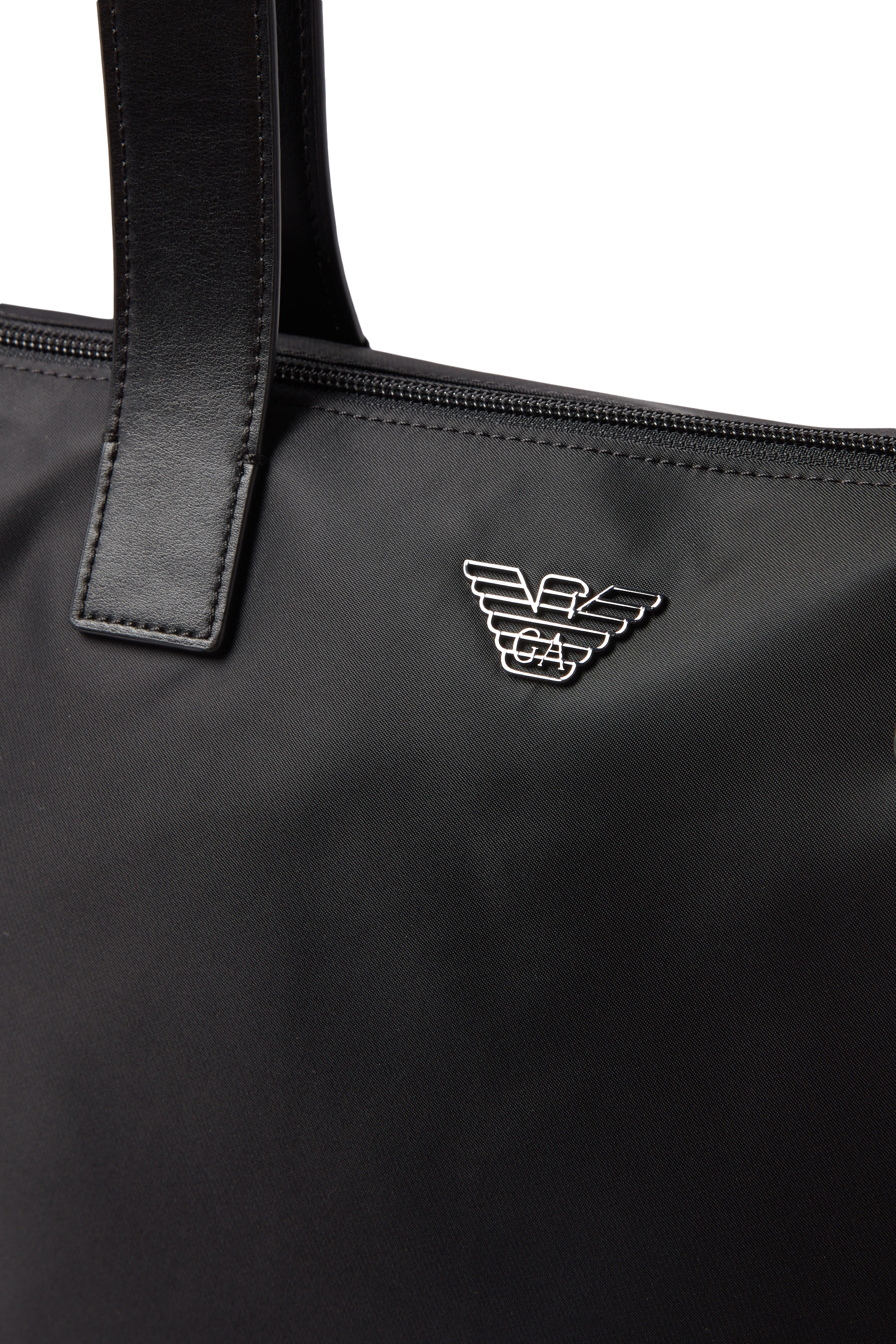 حقيبة يد  بحلية معدنية بشعار الماركة نايلون