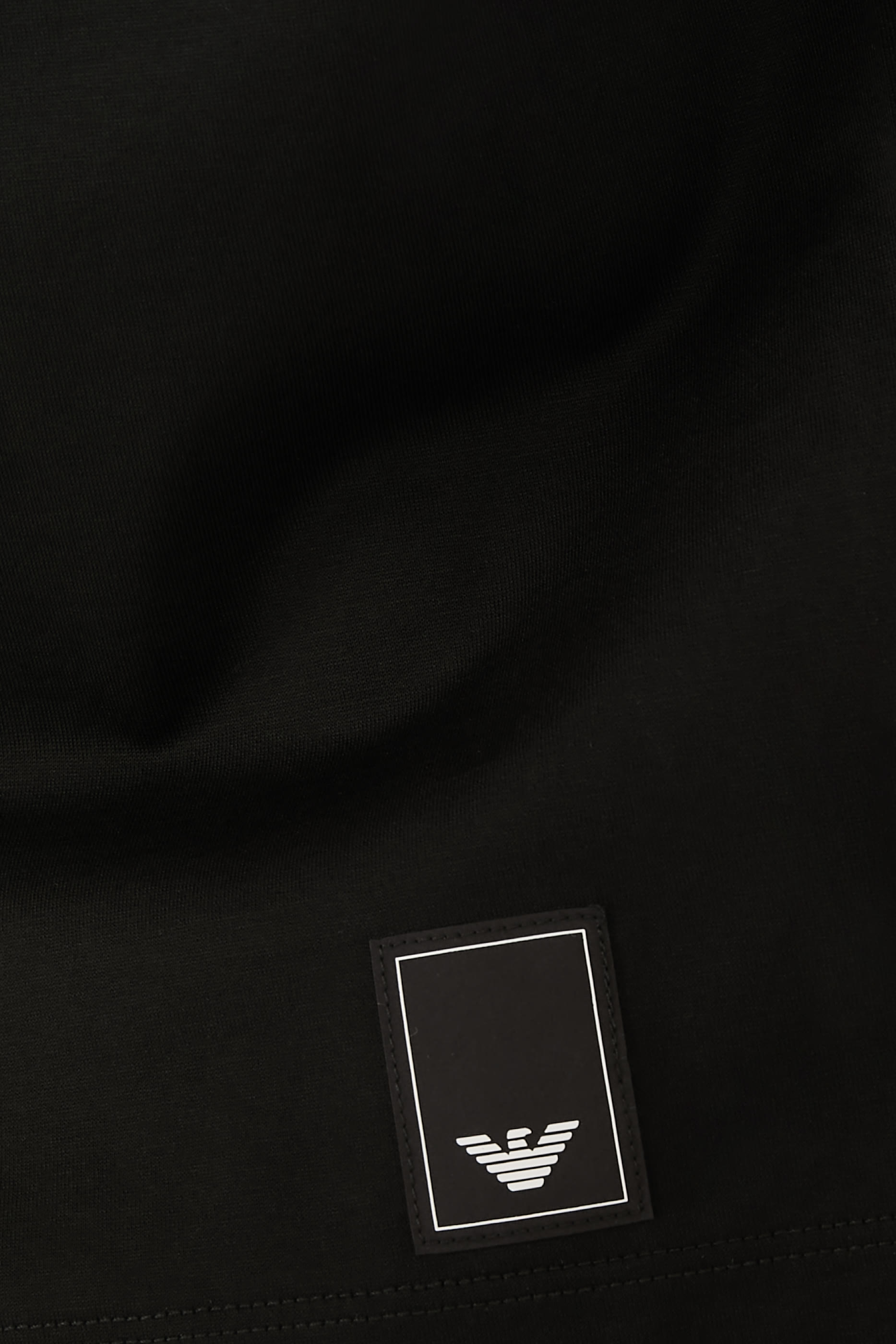 تيشيرت بطبعة شعار الماركة صغير