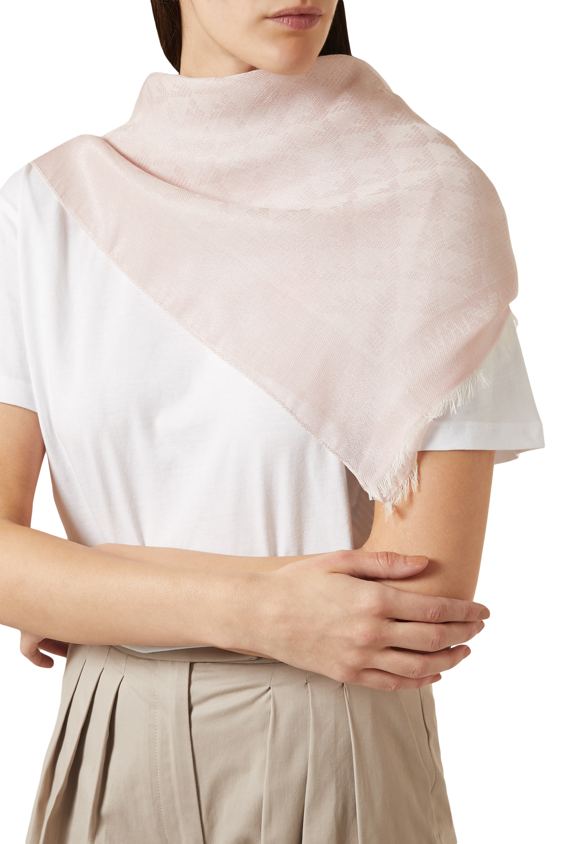 وشاح بنقشة شعار الماركة بتصميم متقاطع