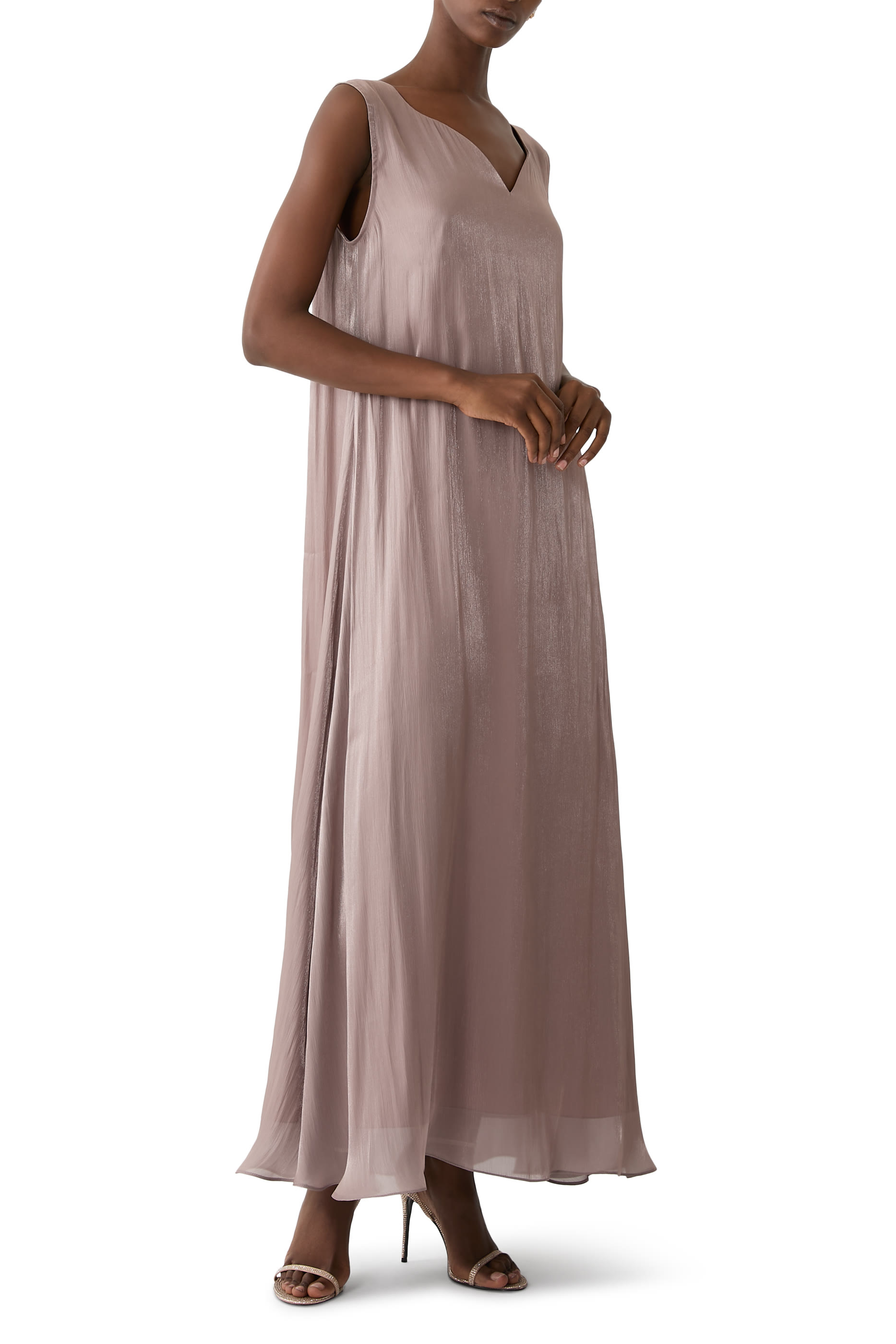 قفطان بتصميم كاب وتطريز مستوحى من شكل الفراشة