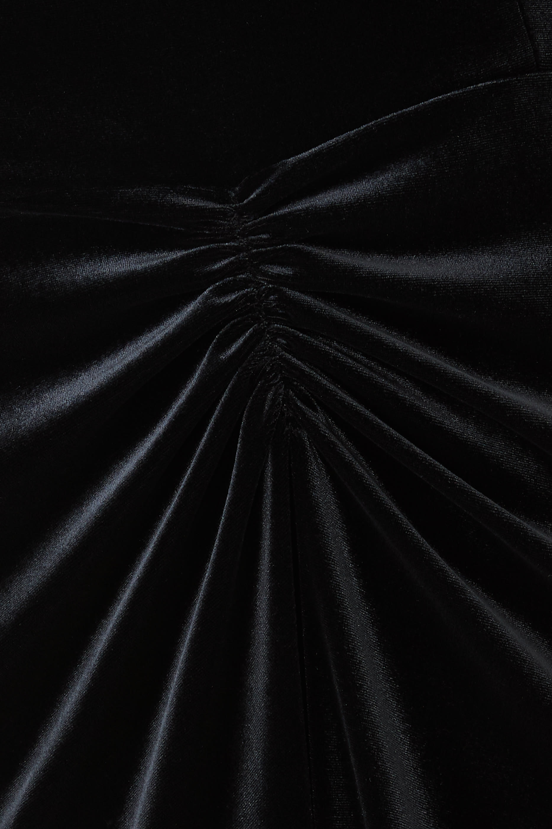 فستان سهرة بلا حمالات مزين بكشكش على شكل قلب