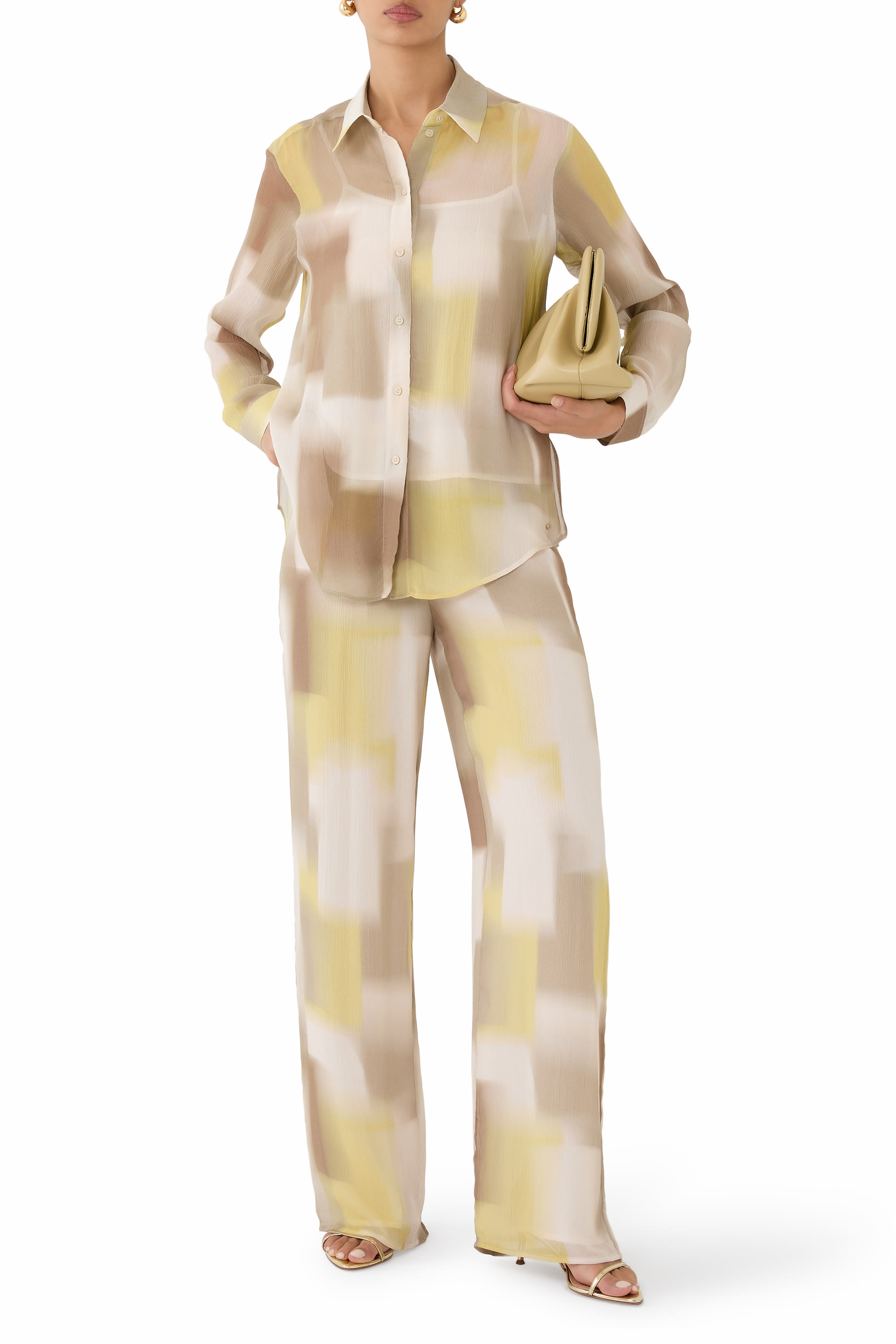 قميص بأكمام طويلة من تشكيلة الملابس شبه الرسمية