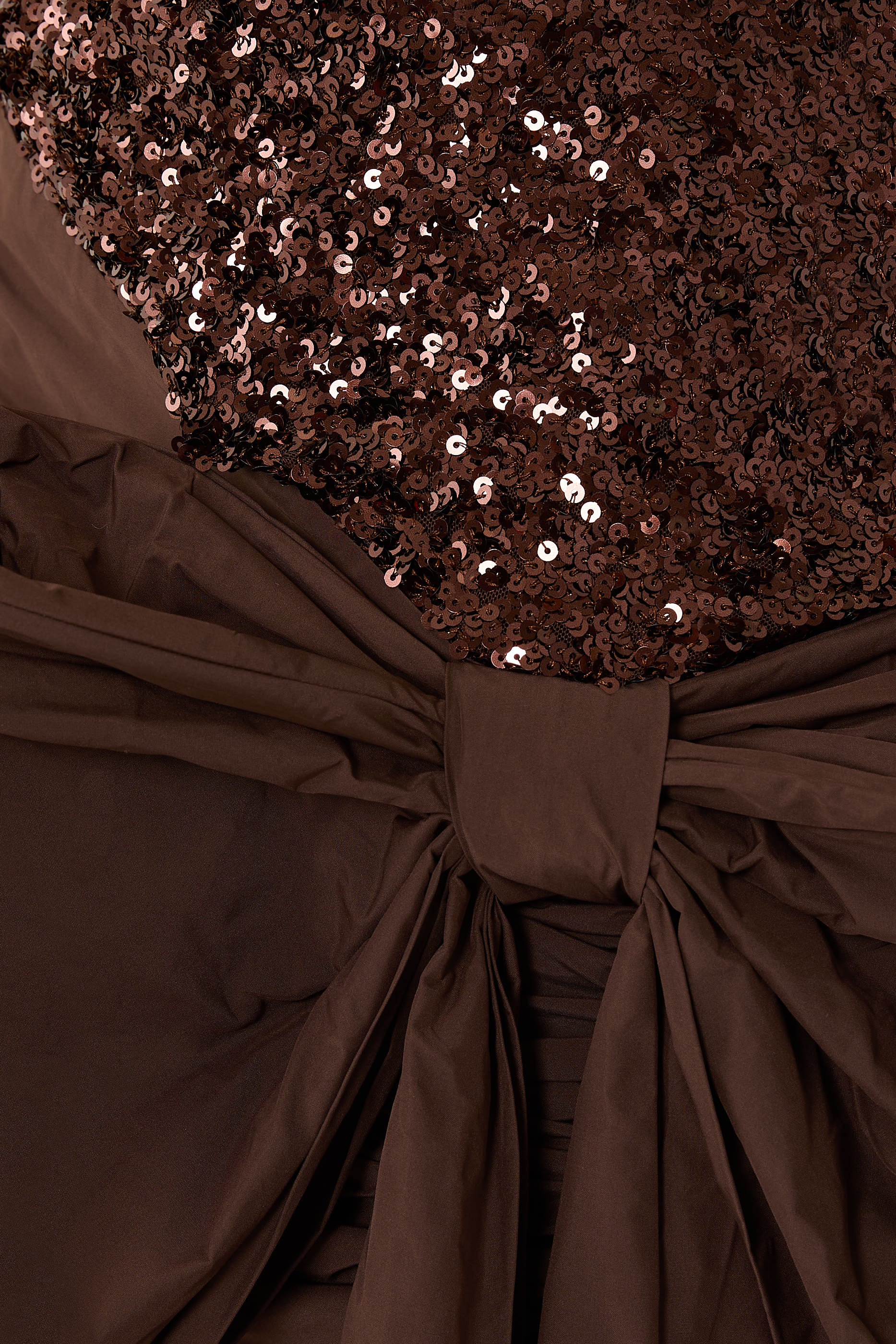 فستان قصير مزين بربطة فيونكة وترتر