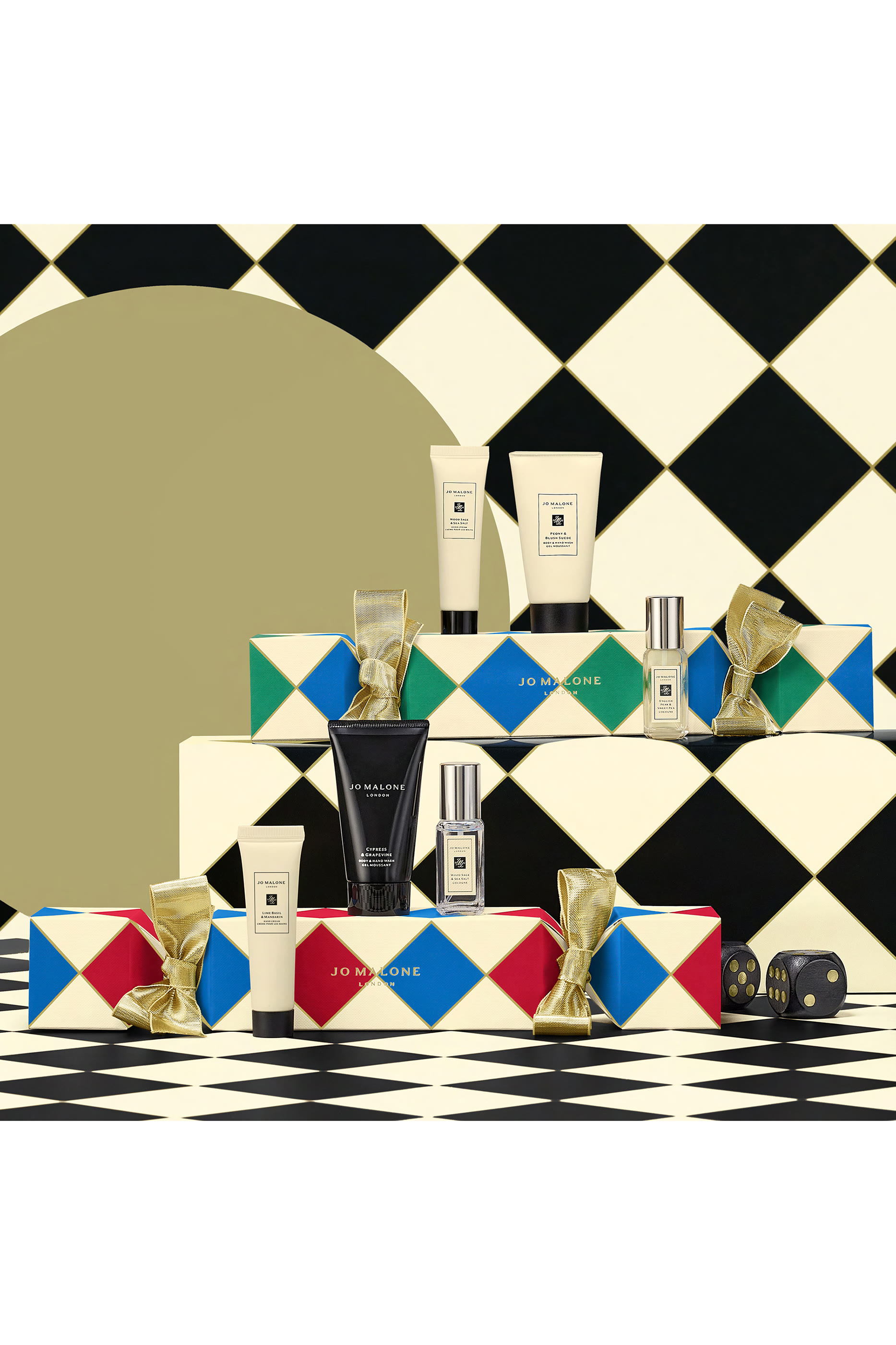 مجموعة هدايا في عبوة بتصميم زينة للكريسماس