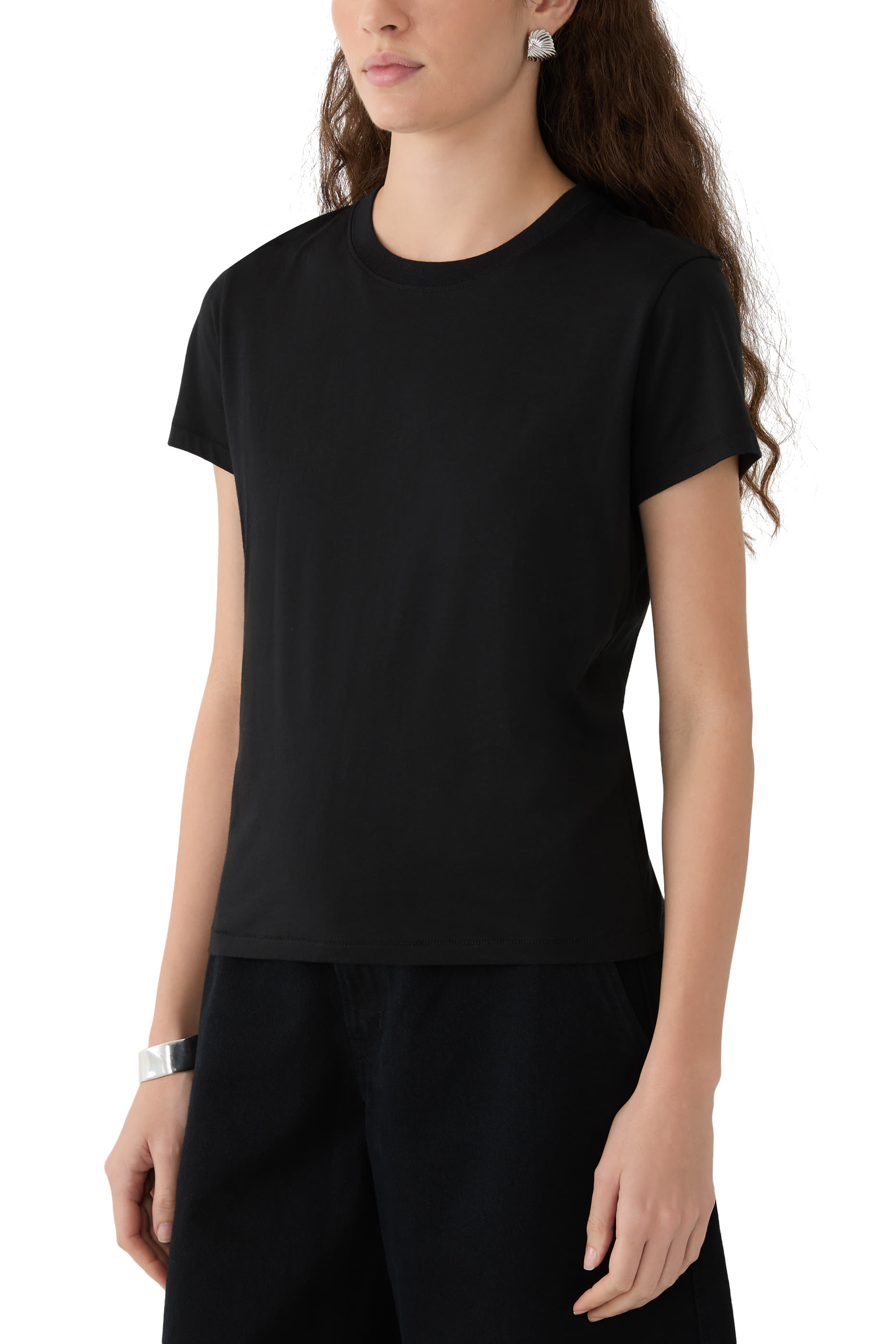 تيشيرت بقصة ضيقة 