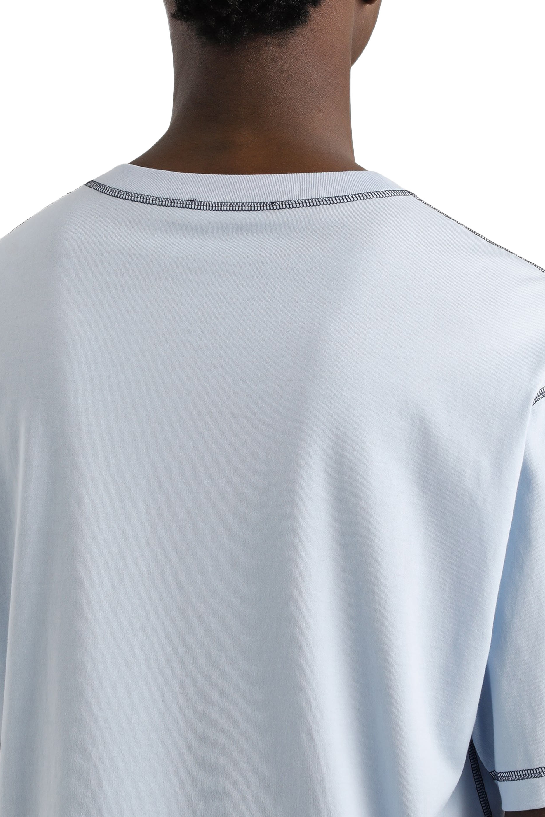 تيشيرت بطبعة حرفي شعار الماركة قطن