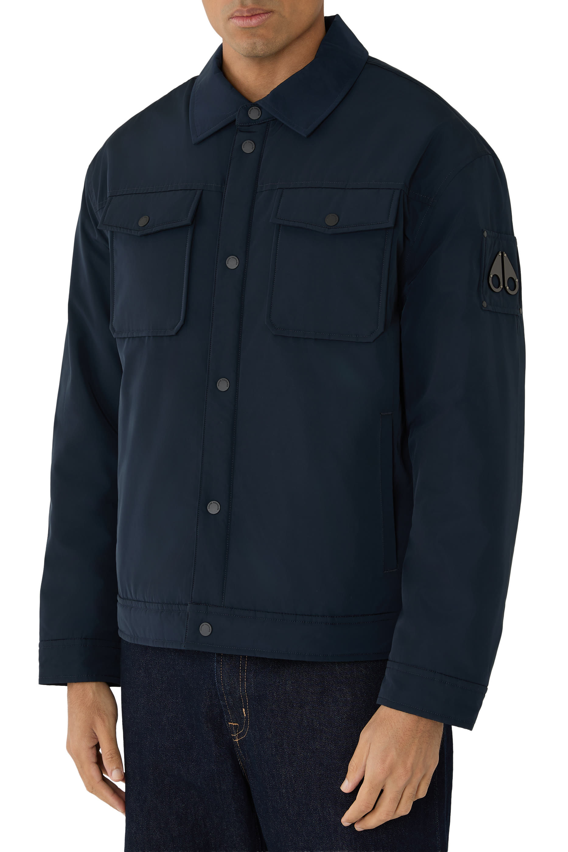 جاكيت بنمط قميص بأزرار