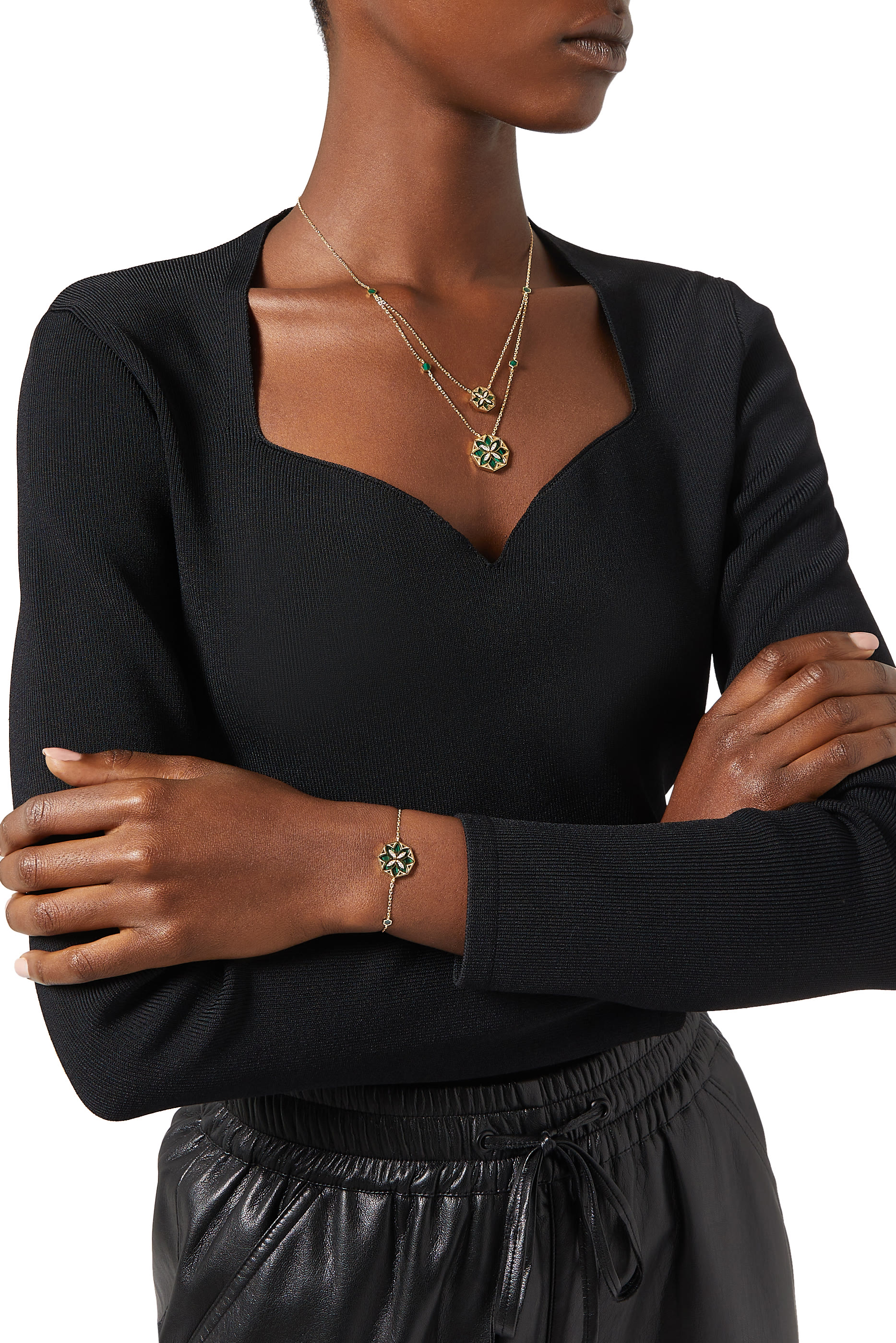 سوار صغير ورد تراث مرصع بحجر الملكيت والماس، ذهب أصفر عيار 18