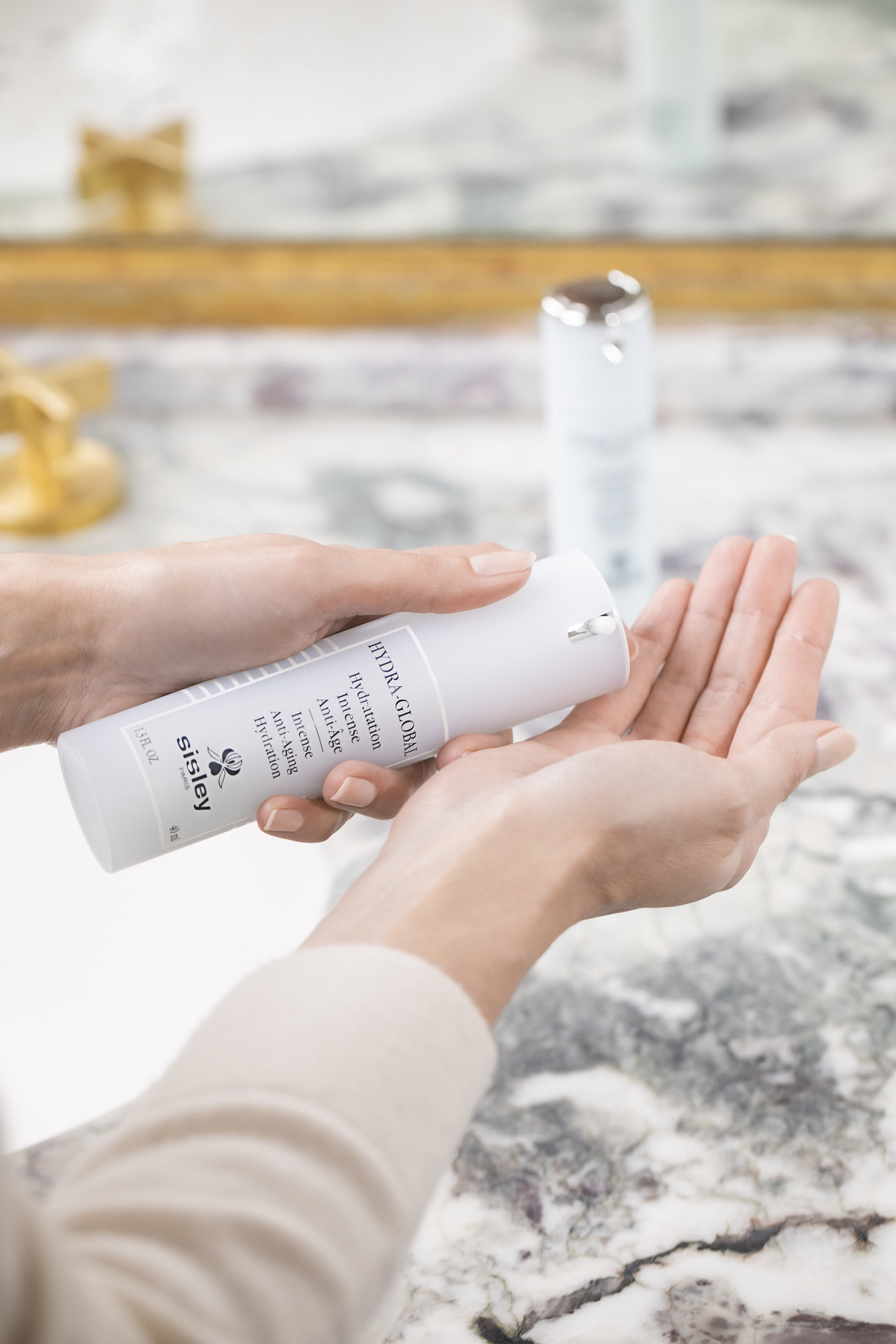 مرطب هيدرا غلوبال المركز لمقاومة علامات تقدم السن