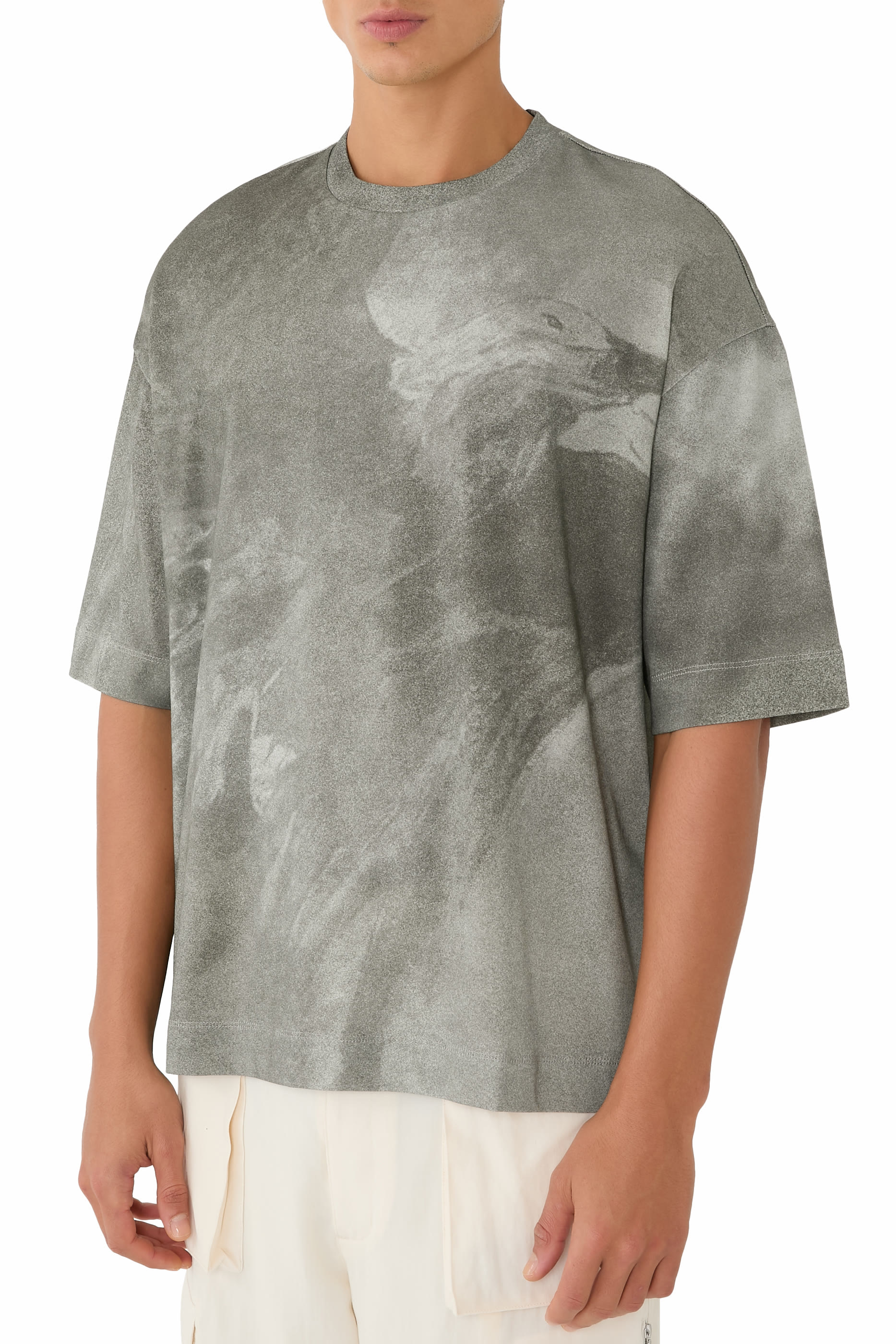 تيشيرت بطبعة نسر رقمية