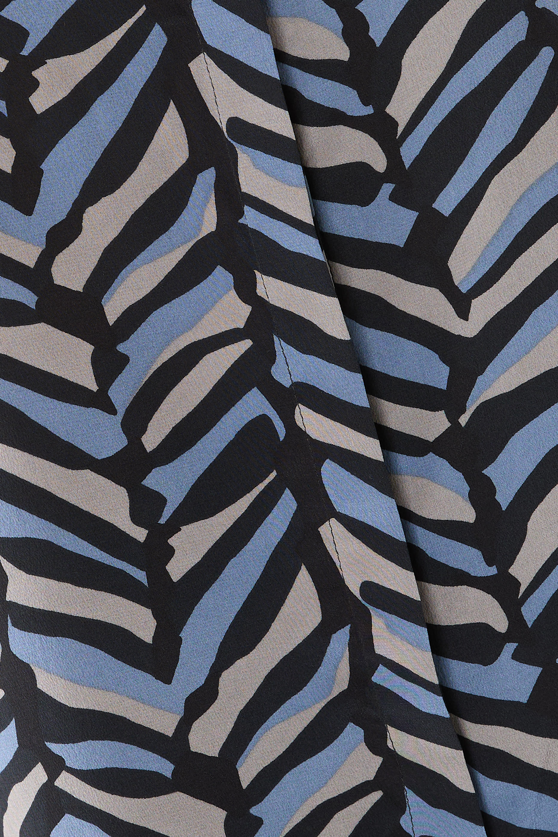 قميص بقصة فضفاضة بأكمام قصيرة