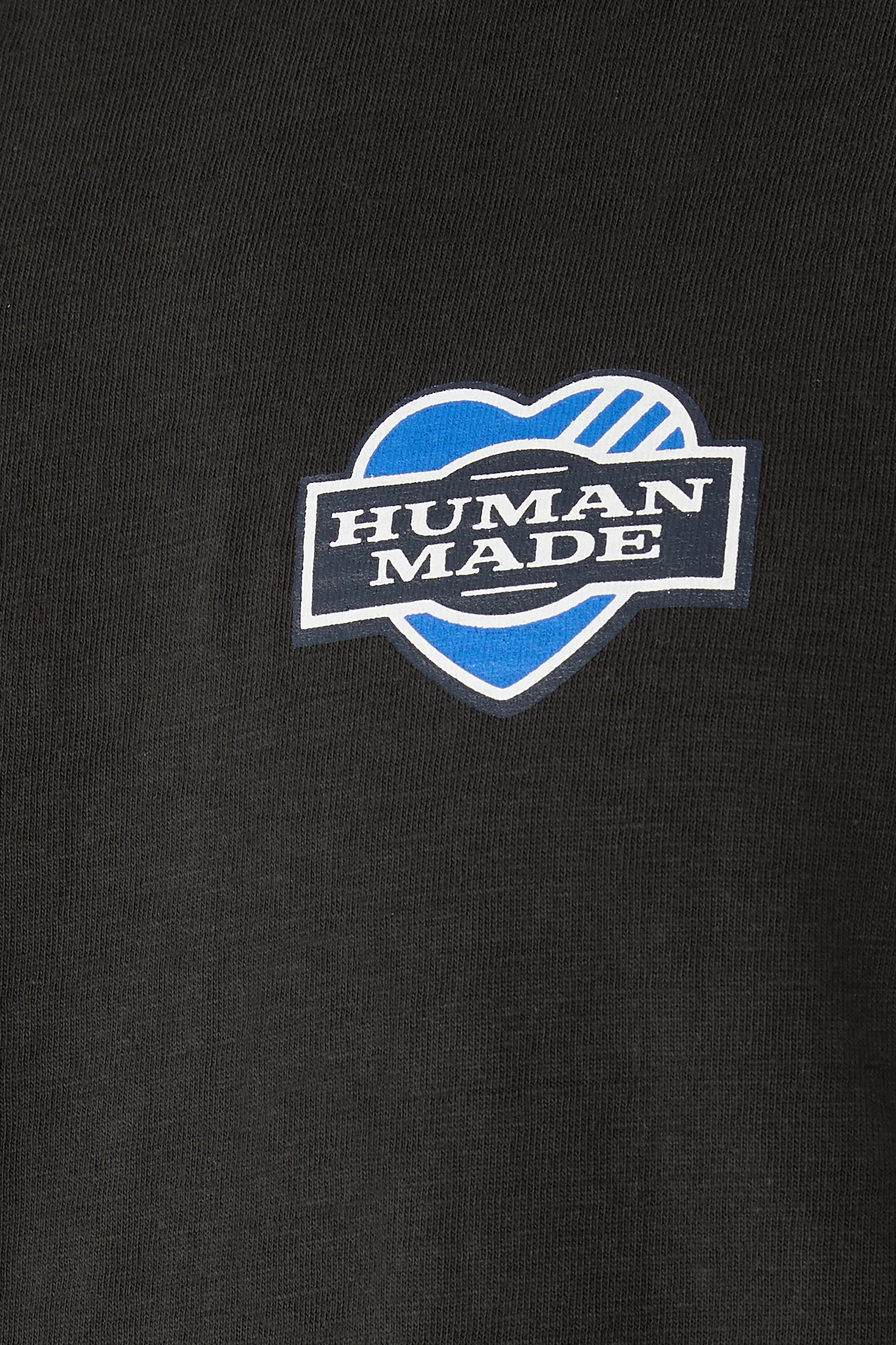 تيشيرت بطبعة غرافيكية