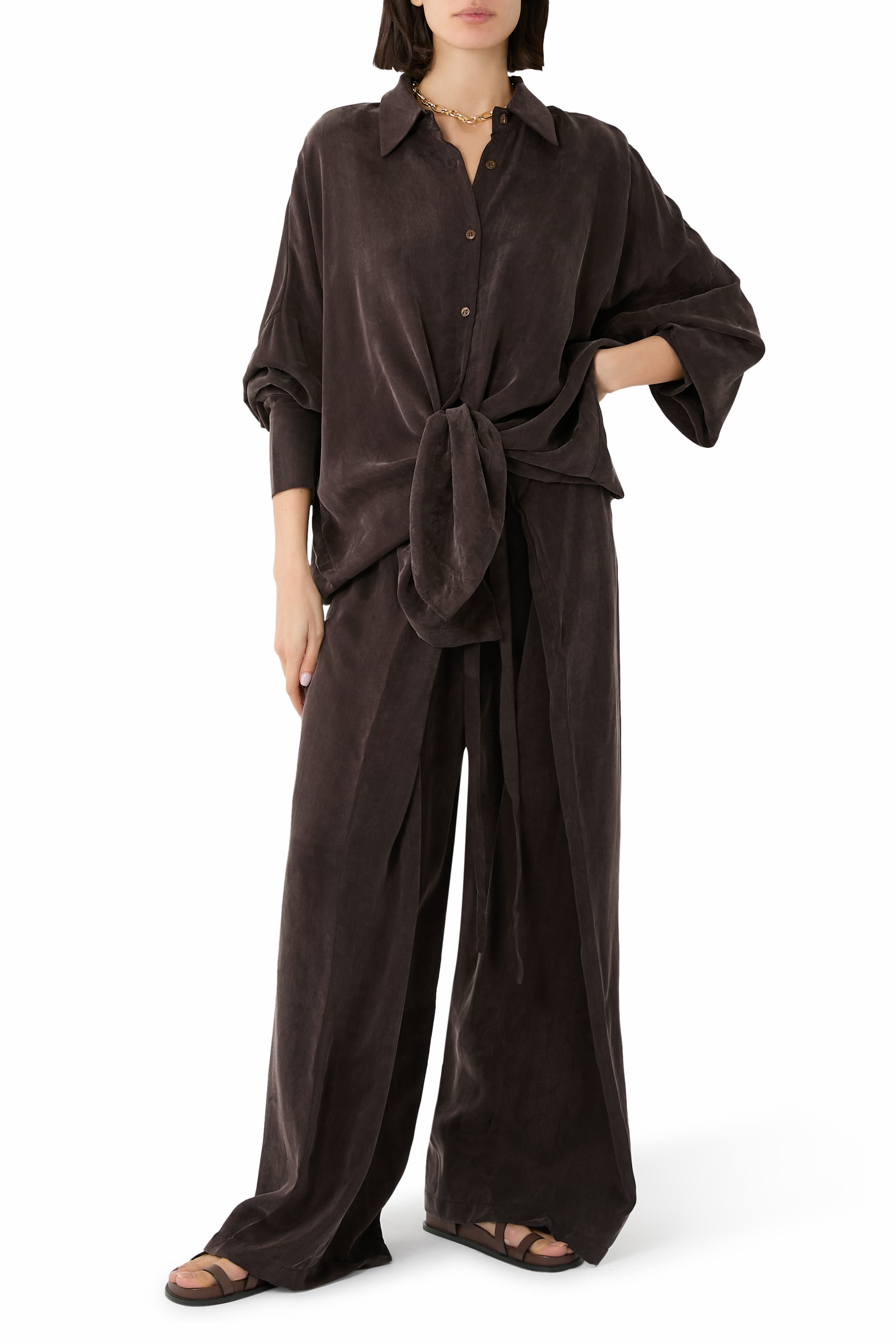 قميص بأساور أكمام طويلة وياقة