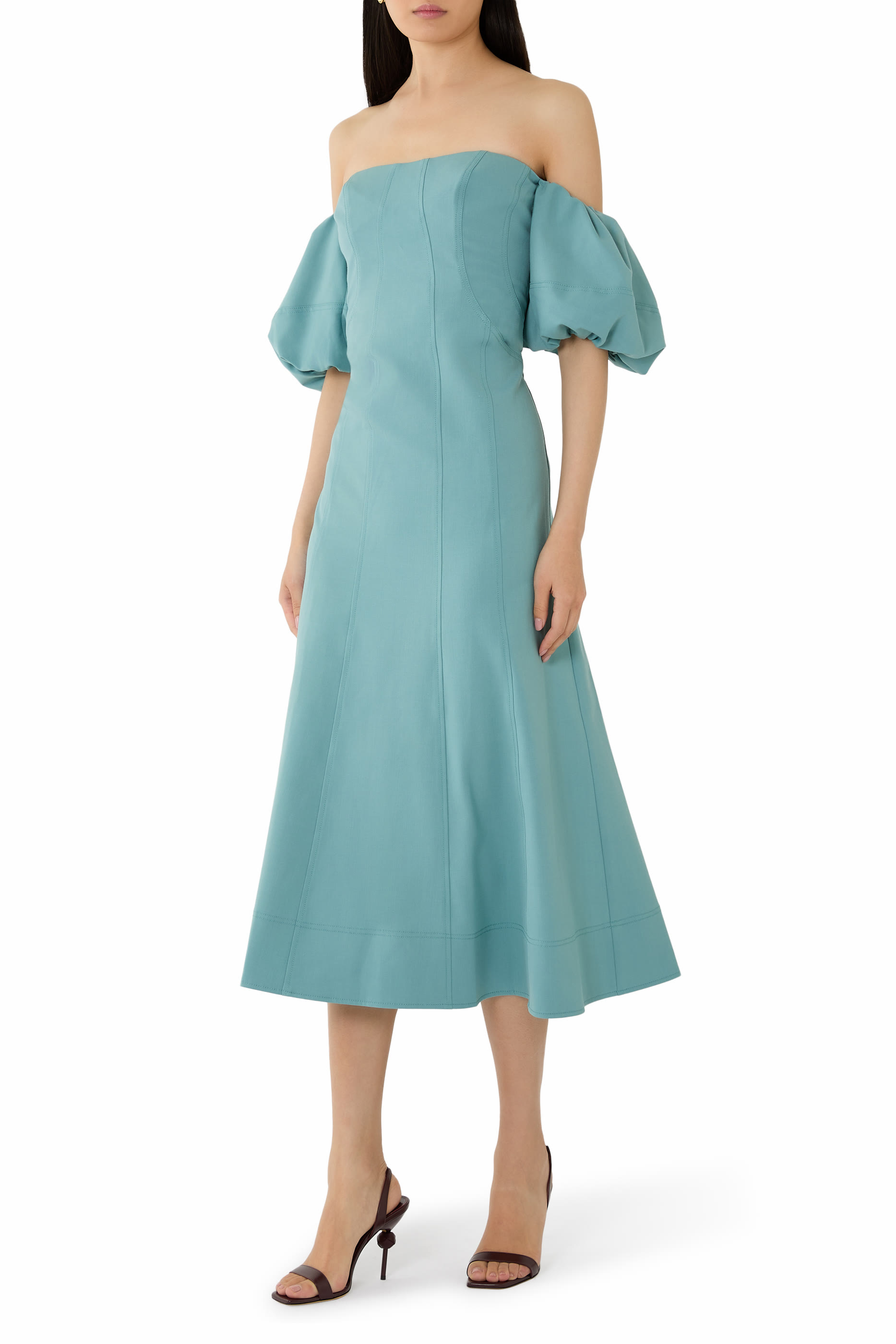 فستان نينا بأكتاف مكشوفة